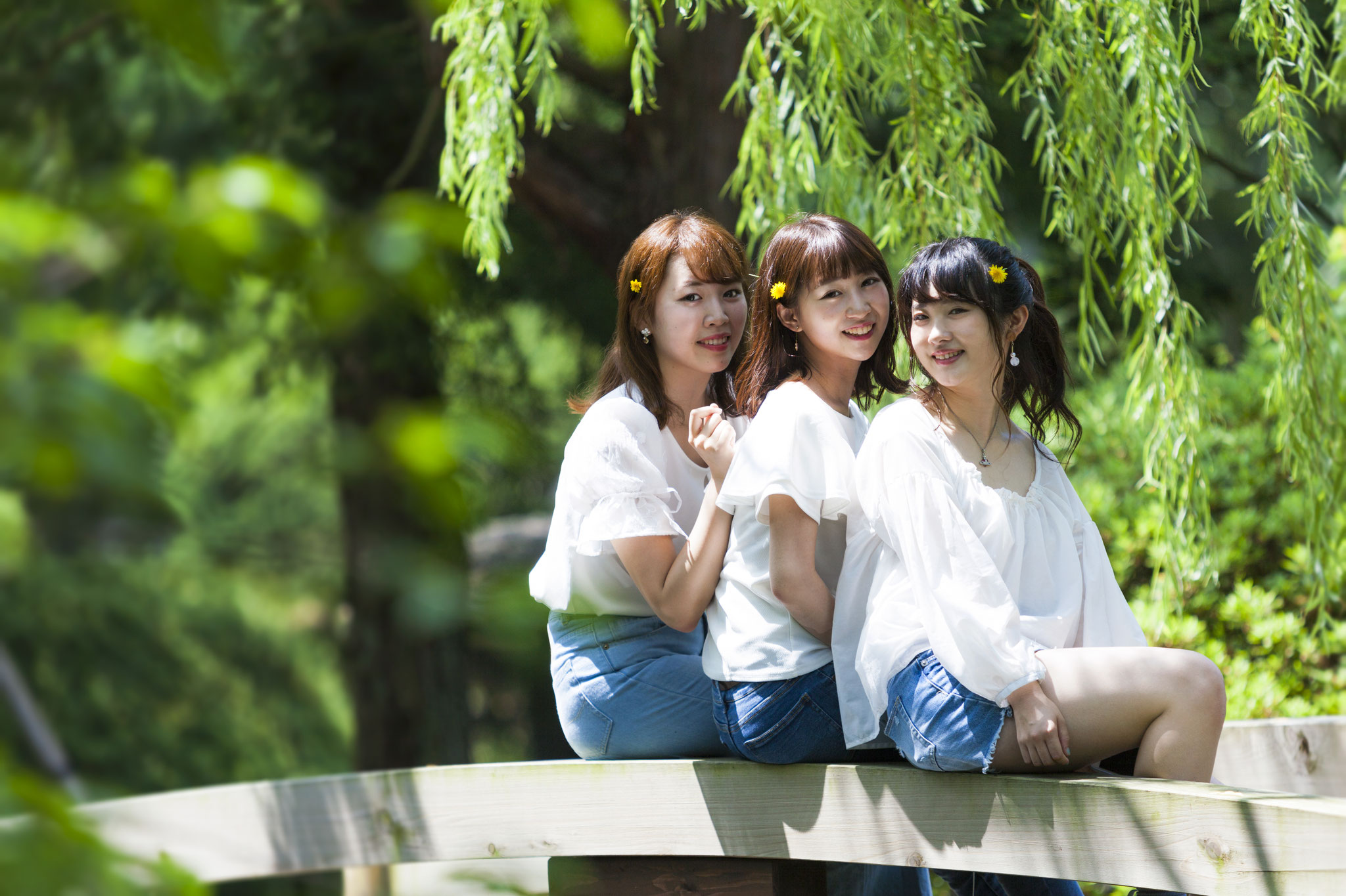 ポートレート　女性　グループ　公園　ロケーション　フォト