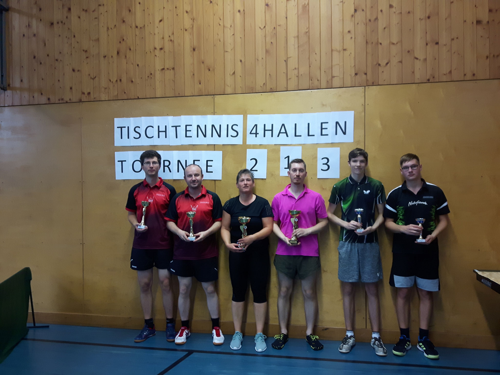 Siegerfoto Bewerb Team: v.l.n.r. Michael Holzmann & Pawel Galek (beide LENZ) (Platz 2), Johanna Straner (DOEB) & Zoltan Andervald (STRA) (Sieger), Lukas Baumgartner (LENZ) & Alexander Cvetkovic (NFS) (Platz 3)