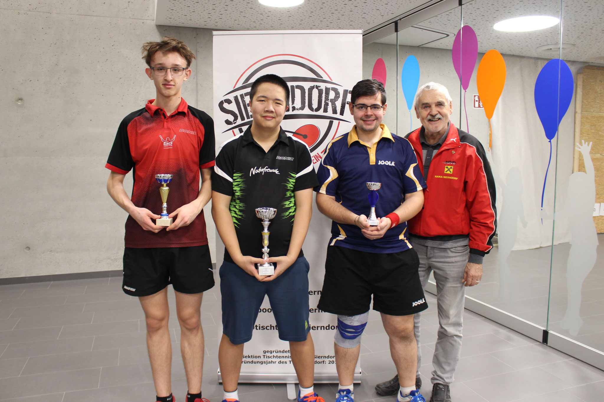 Siegerfoto Bewerb B: v.l.n.r. Felix Kampas (LENZ) (Platz 2), Eric Tang (NFS) (Sieger), Mathias Haidvogl (SPAR) (Platz 3)