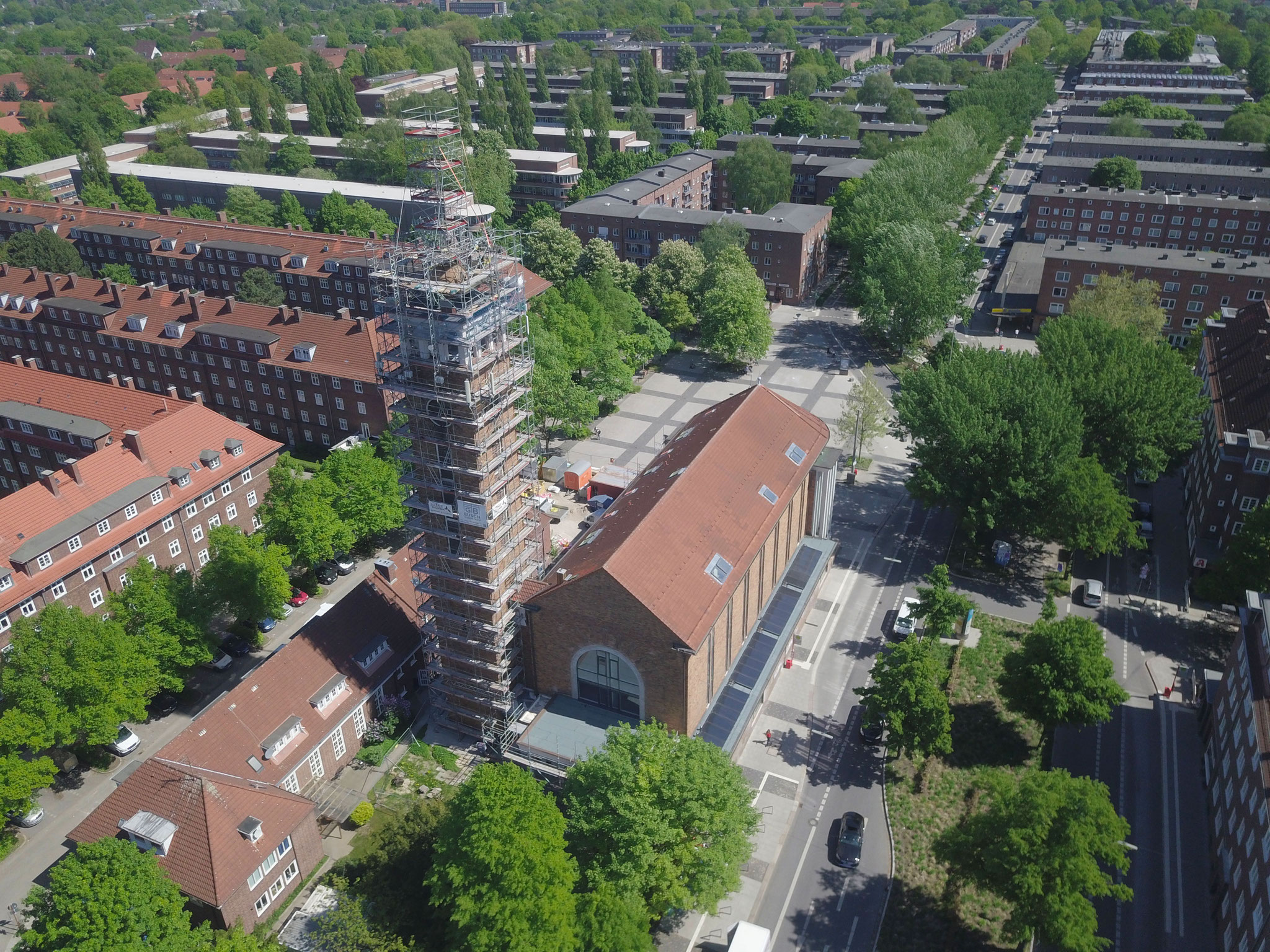 Luftaufnahmen der Frohbotschaftskirche  Hamburg Dulsberg