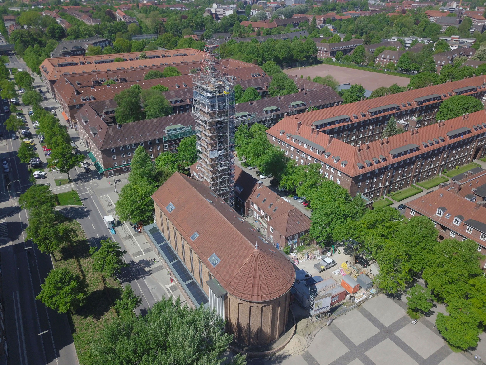 Luftaufnahmen der Frohbotschaftskirche  Hamburg Dulsberg