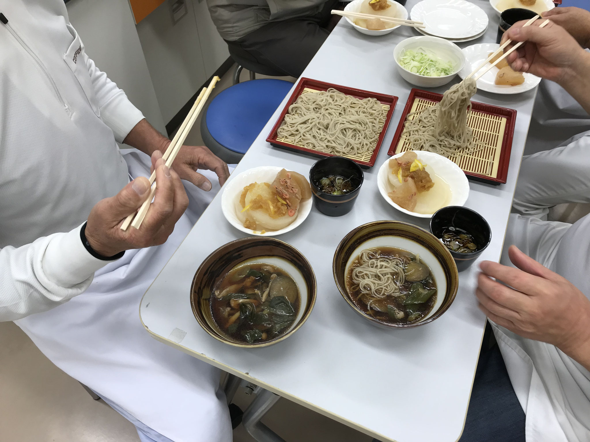 冷や汁・温汁取り揃えて　楽しい賄い