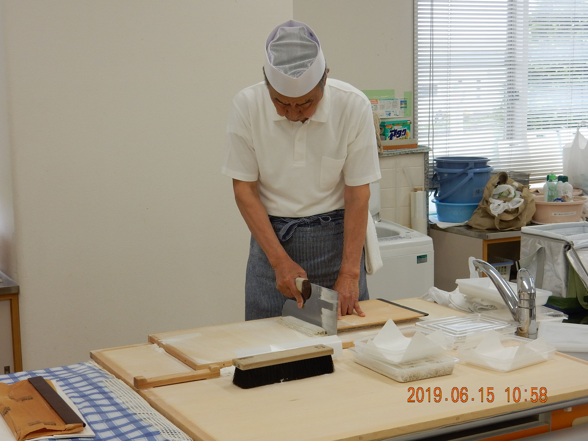 優しく