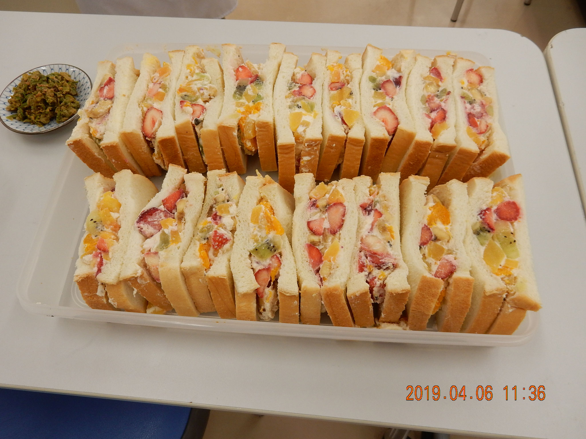 岩本さんの　春のフルーツサンド　ごっつう美味かったことは言うまでもなし