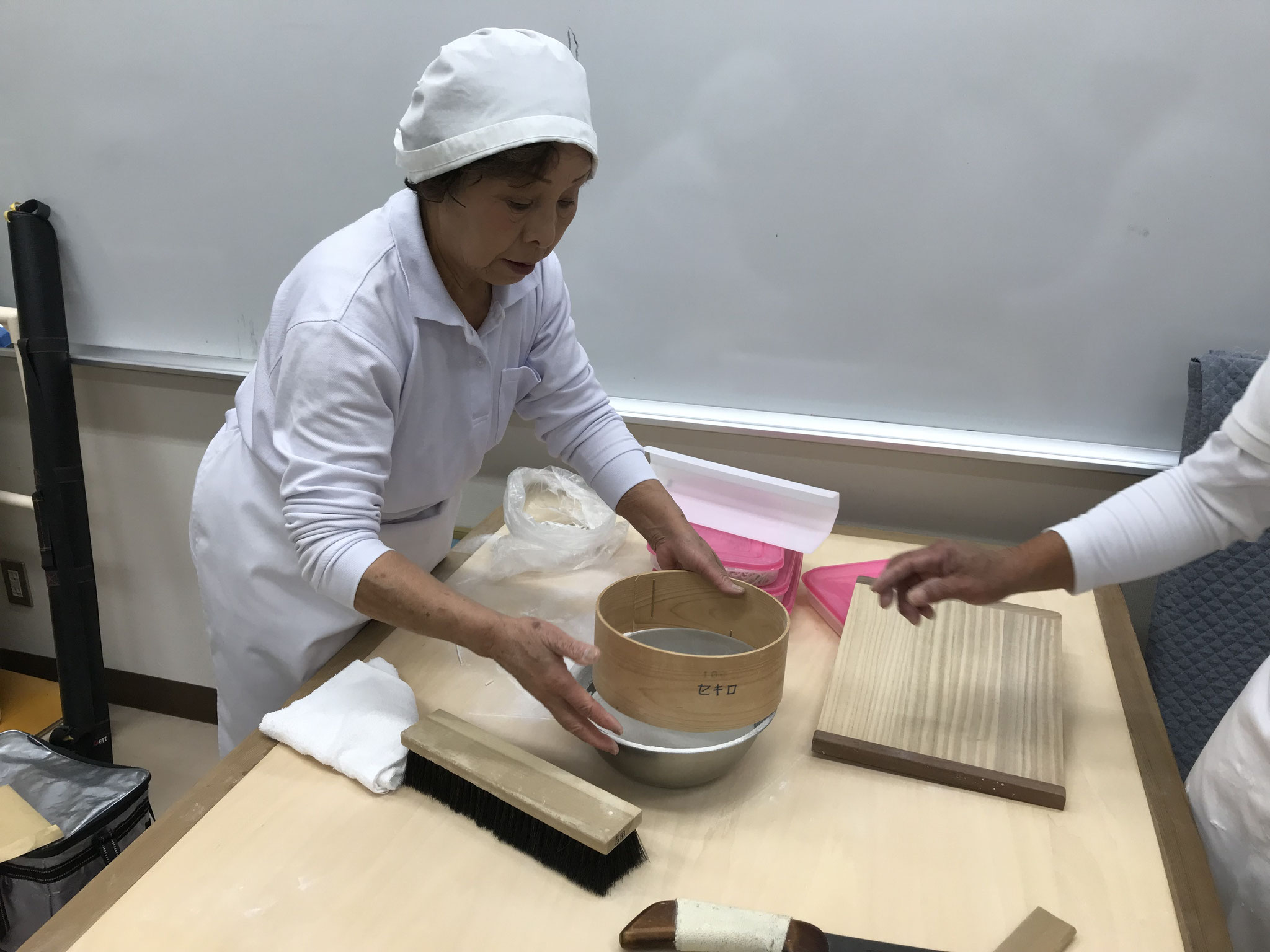今日は納め会　特別美味しいお蕎麦を打ちましょう