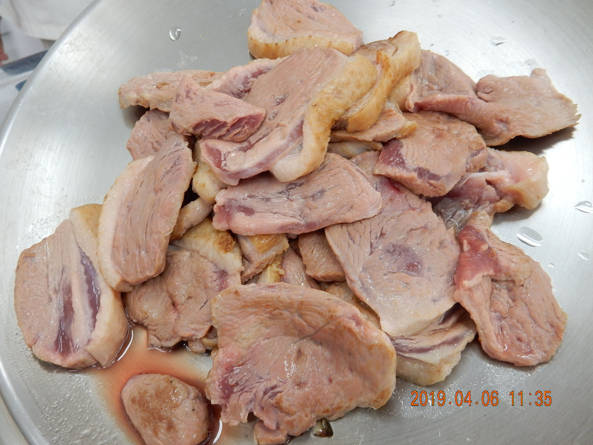 その鴨肉をひと炒めして鍋に放り込んだらもう・・・・