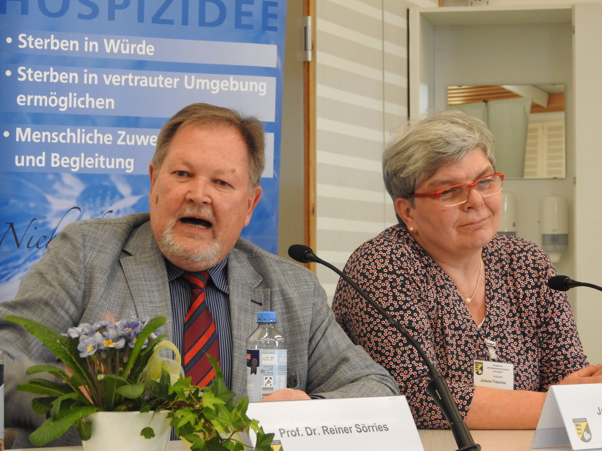 Prof. Reiner Sörries und Juliane Tritschler (Fachkraft im Palliativzentrum)