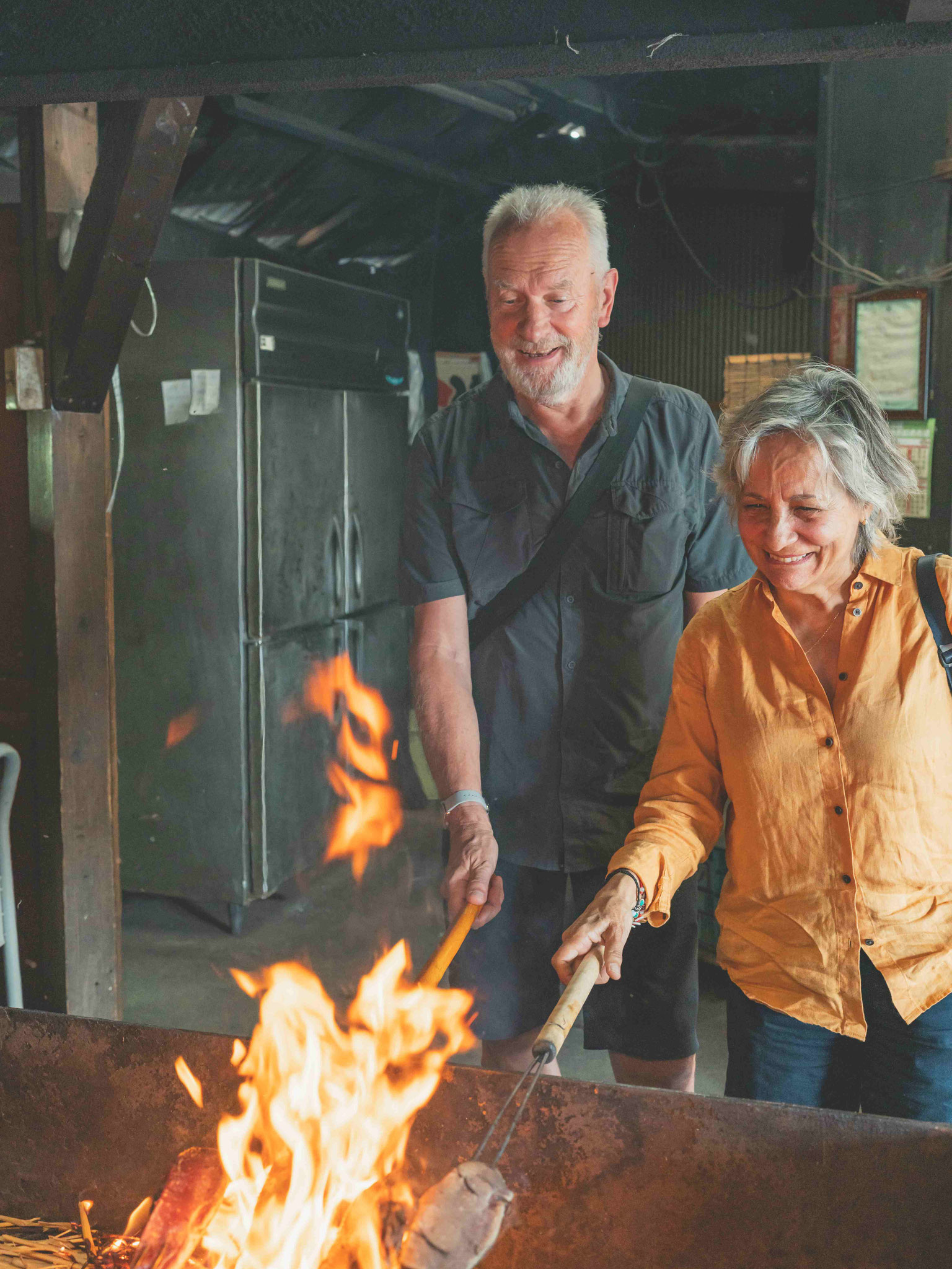 Nach einer knappen Minute erlischt das Strohfeuer