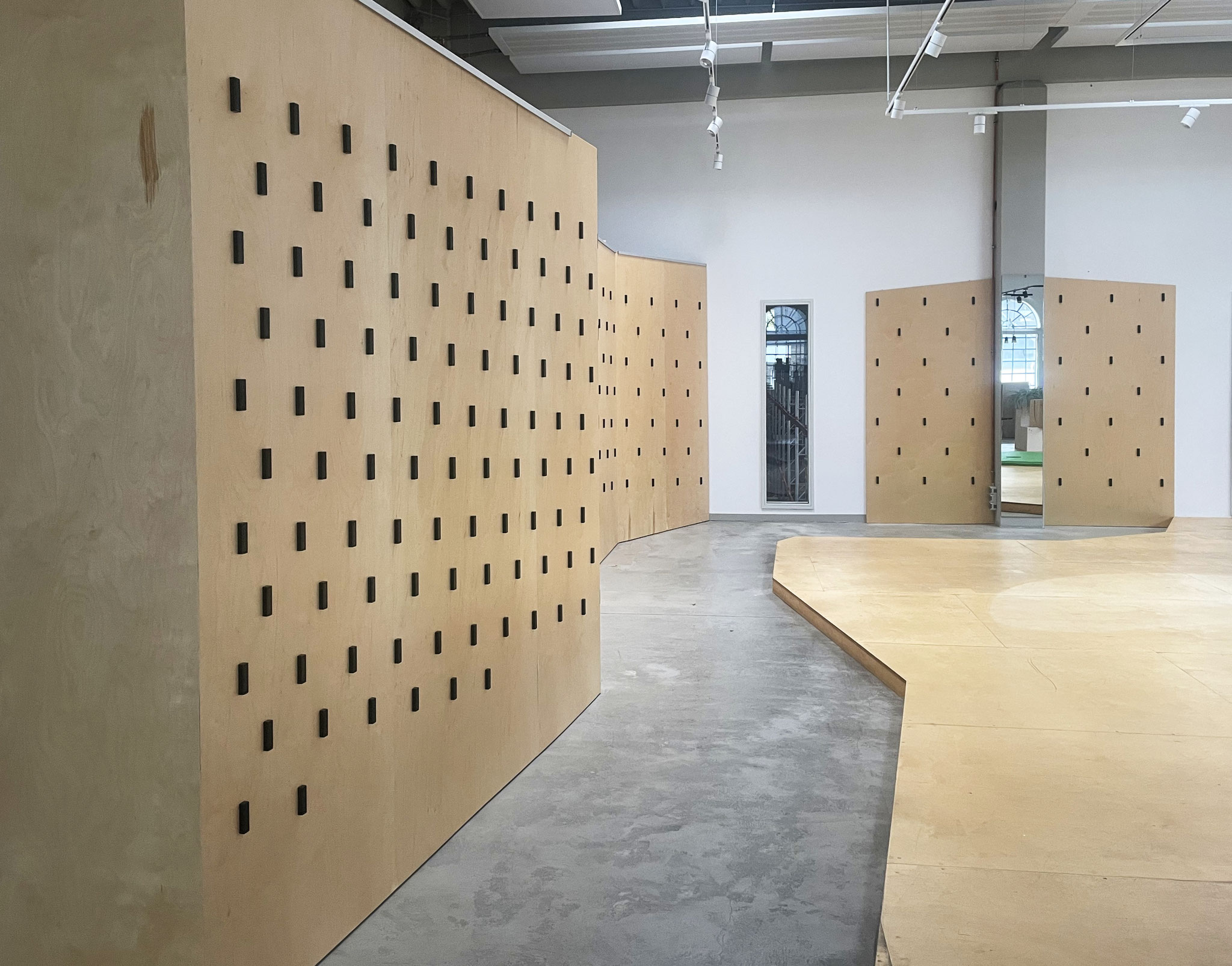 Wildling-Shoes/Nordwolle Store Engelskirchen, größendynamische Schuhpräsentation