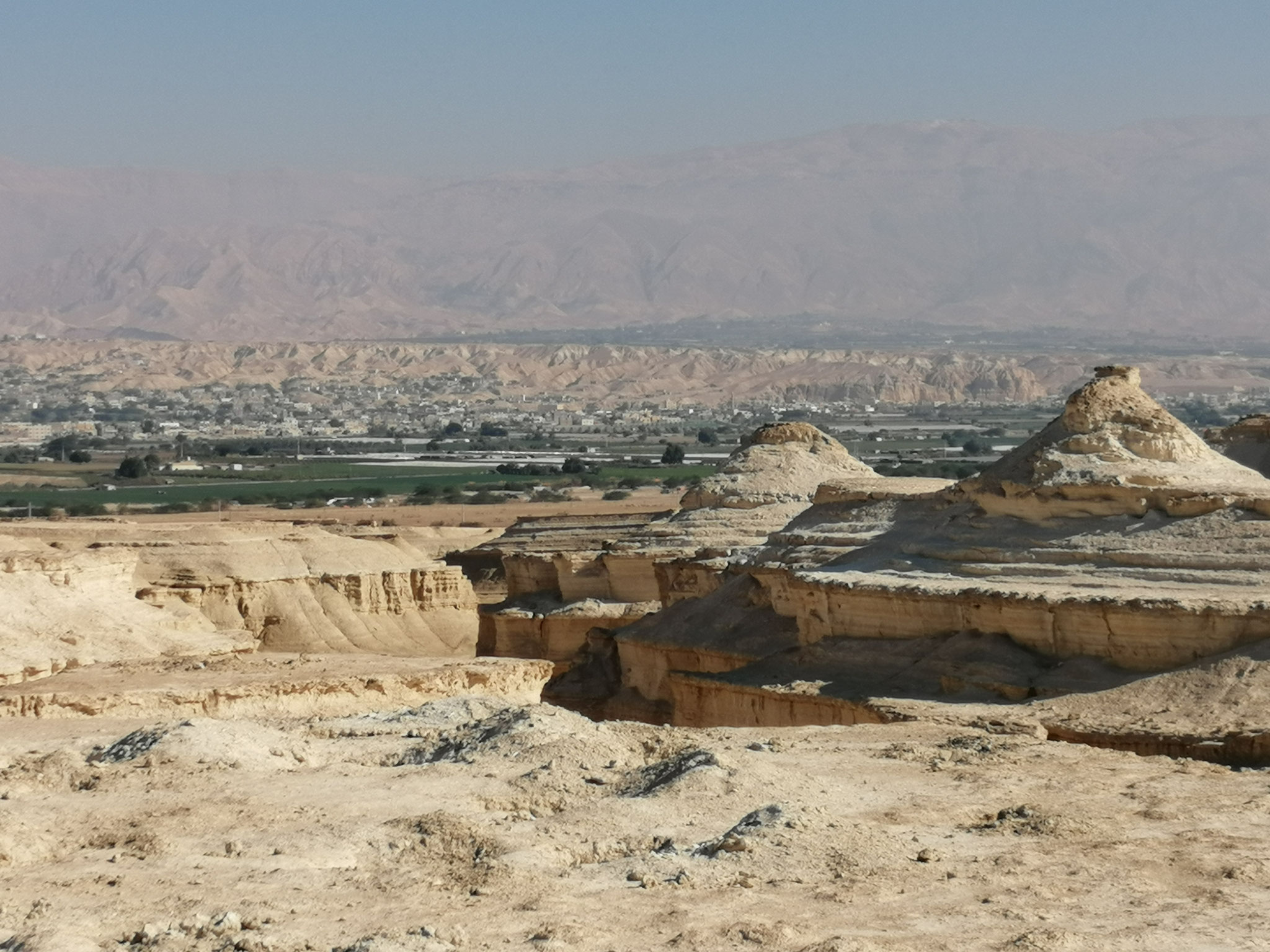 Landschaft, in der mal Meer war mit Blick auf die Berge Sodoms