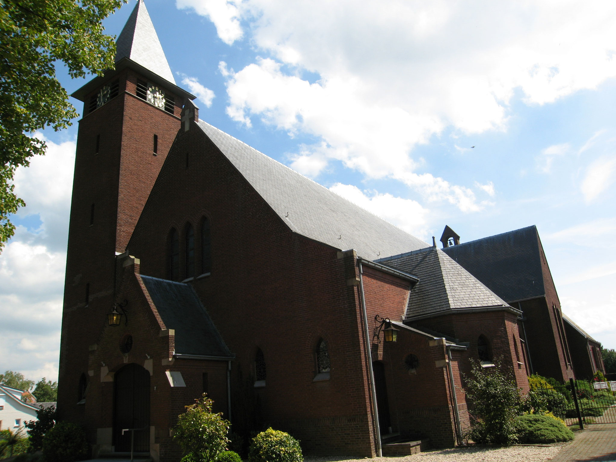 Onze Lieve Vrouwe van Goede Raad en Heilige Jozefkerk te Asenray, architect Joseph Franssen 1931.