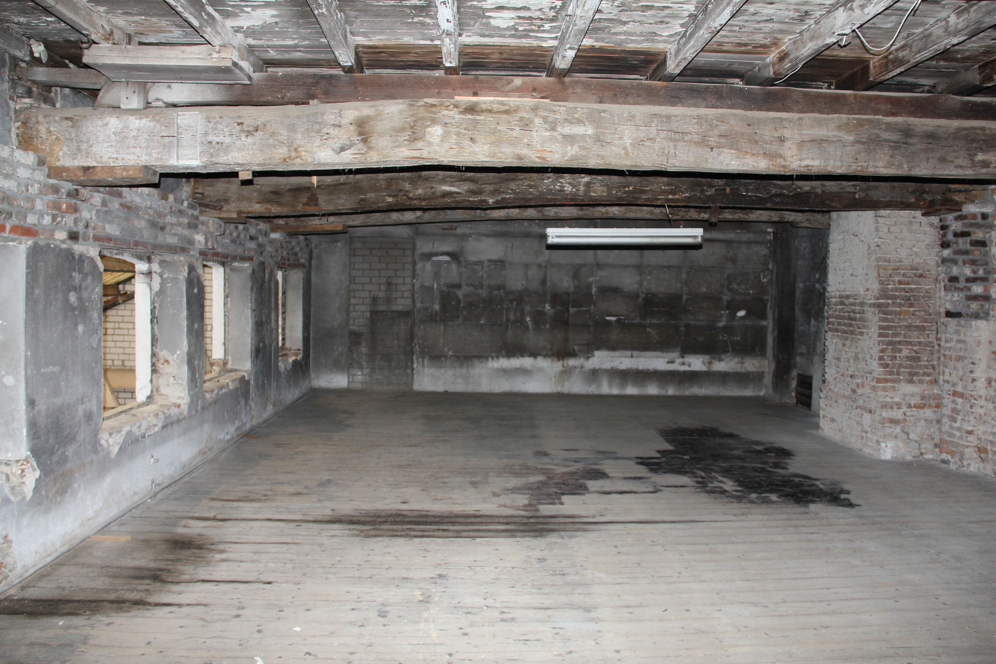 Impressie van de verdieping van het magazijn, met 18e-eeuwse eiken moerbalken 