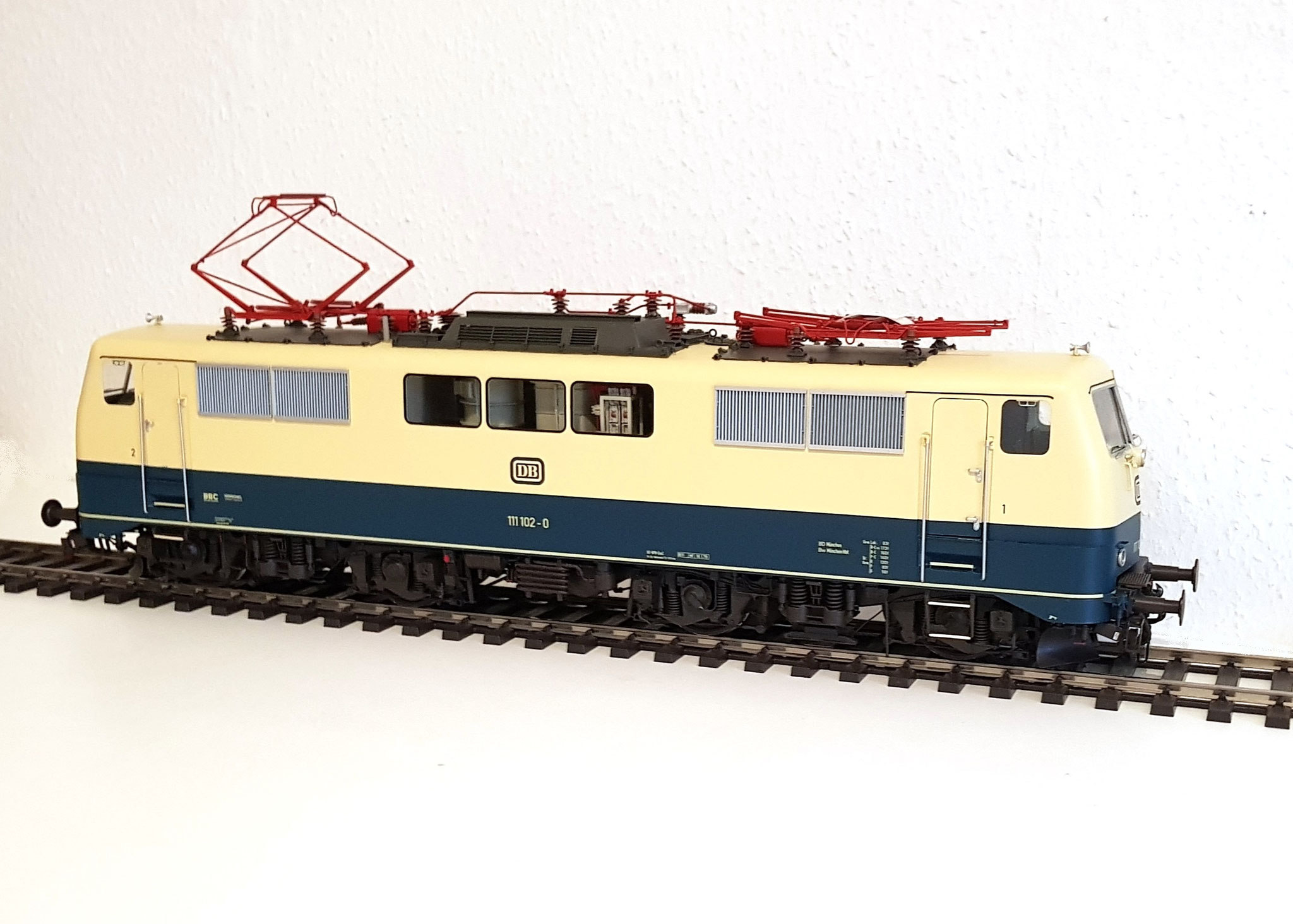 Spur 1 Lokomotive Baureihe 111 (Produktionsmuster) ozeanblau/elfenbein