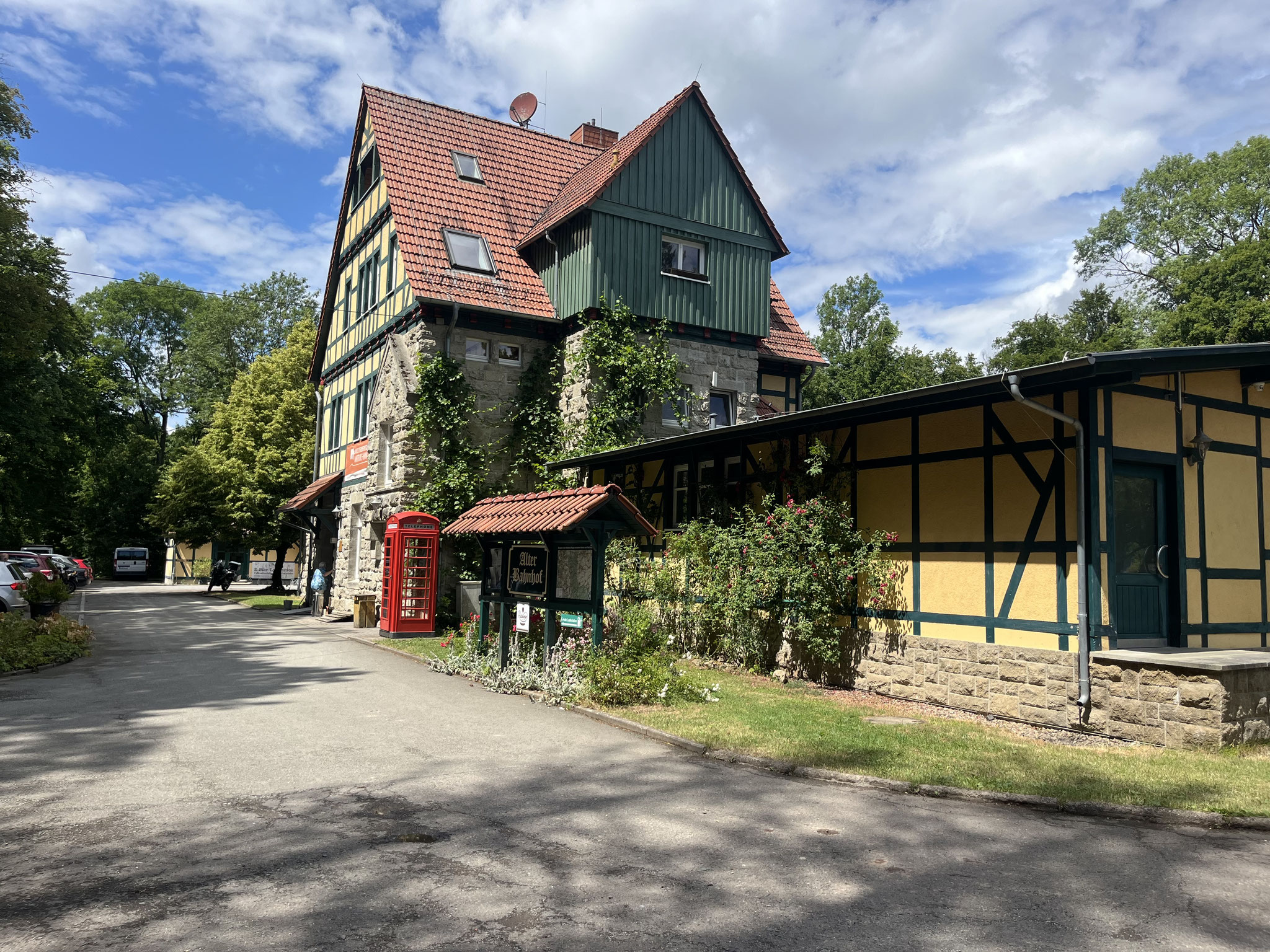 ...zum Alten Bahnhof in Heyerode