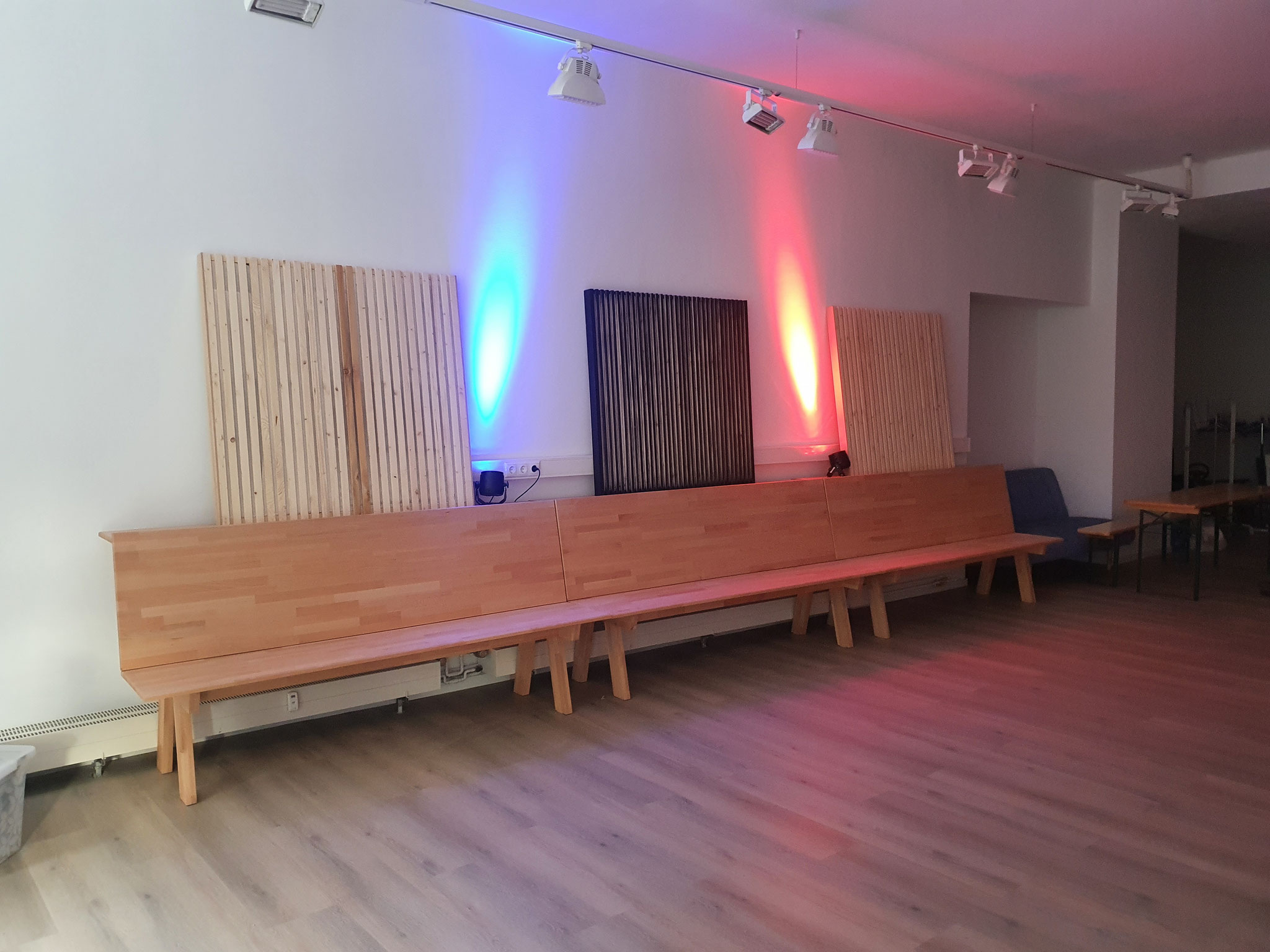 Sitzmöbel aus Buchenholz, Schallabsorber