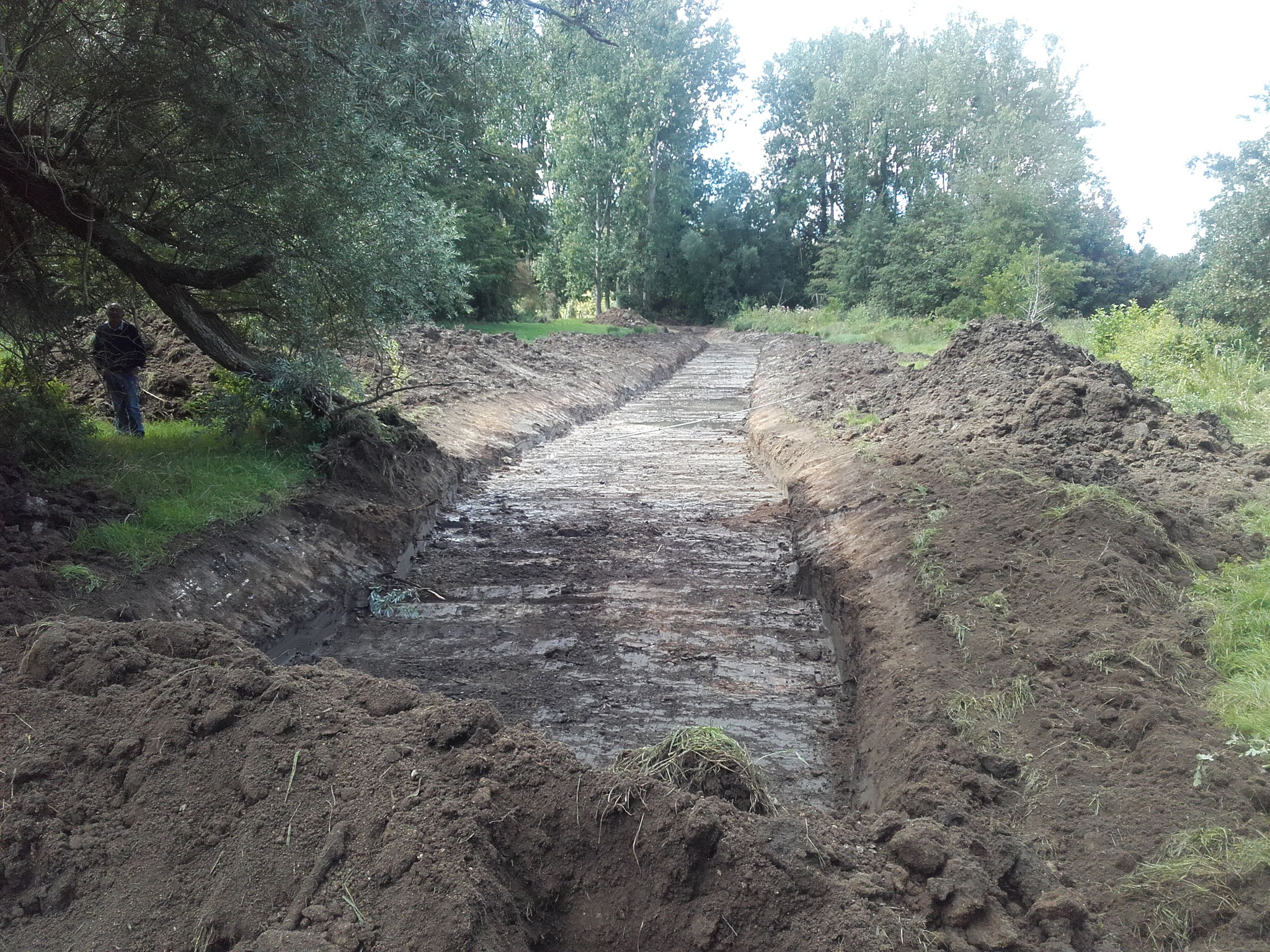 Terrassement du fossé provisoire pour dériver les eaux