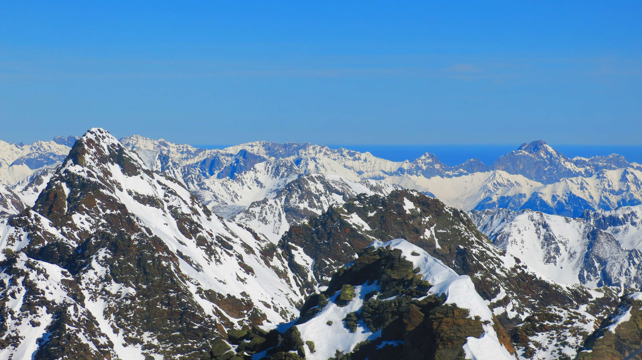 Hintere Sonnenwand (vermutlich), dahinter Wetterstein