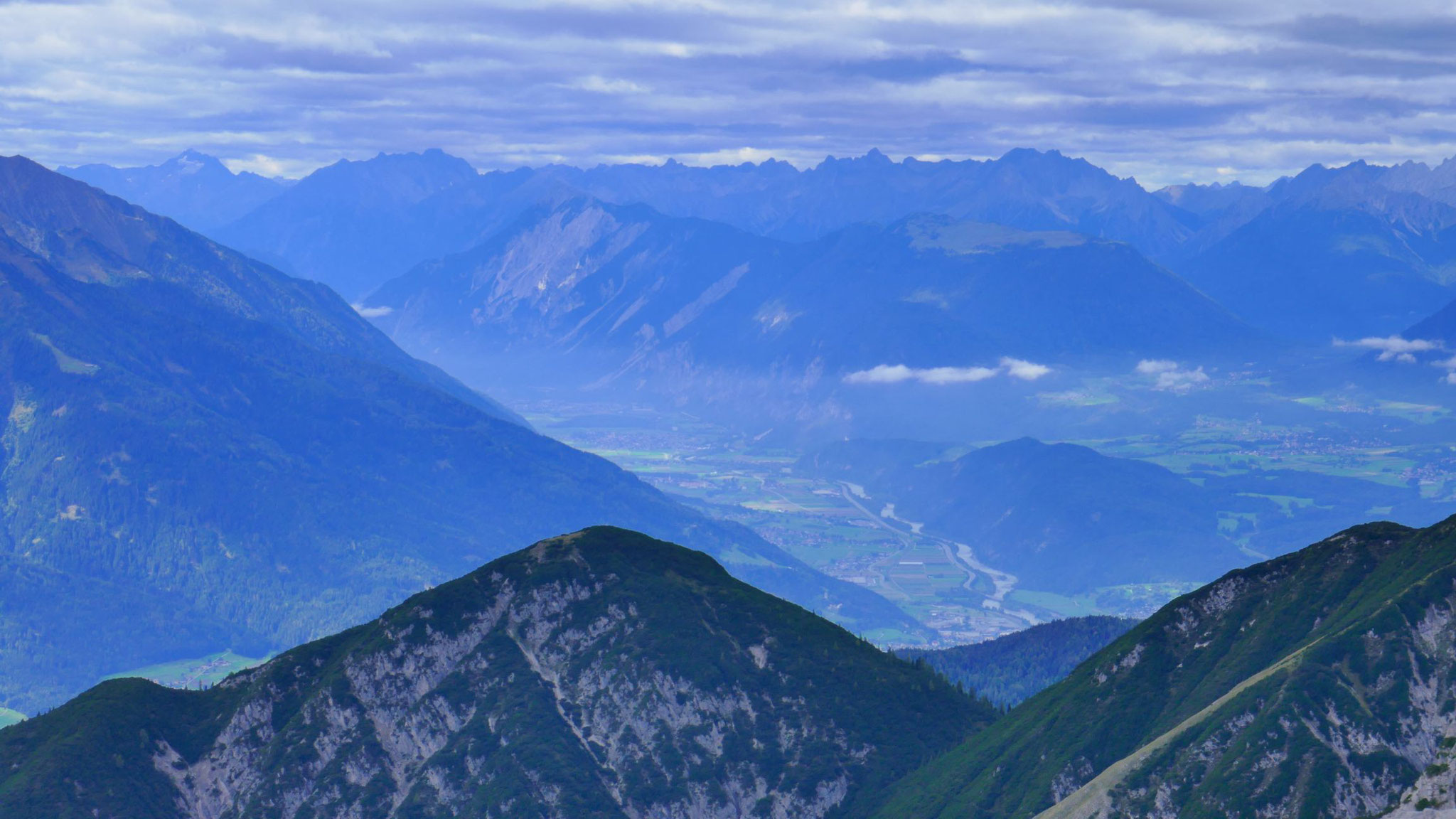 Oberes Inntal mit Tschirgant und Lechtaler Alpen