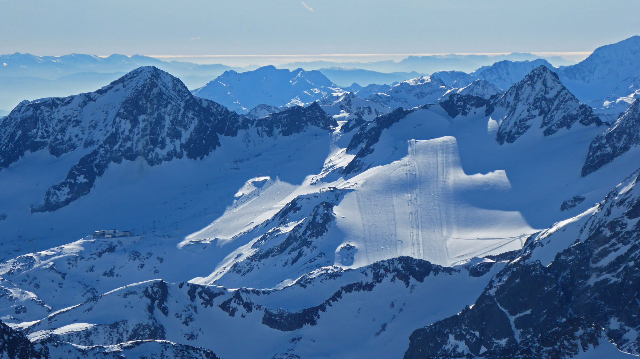 Stubaier Gletscher mit Schaufelspitze links