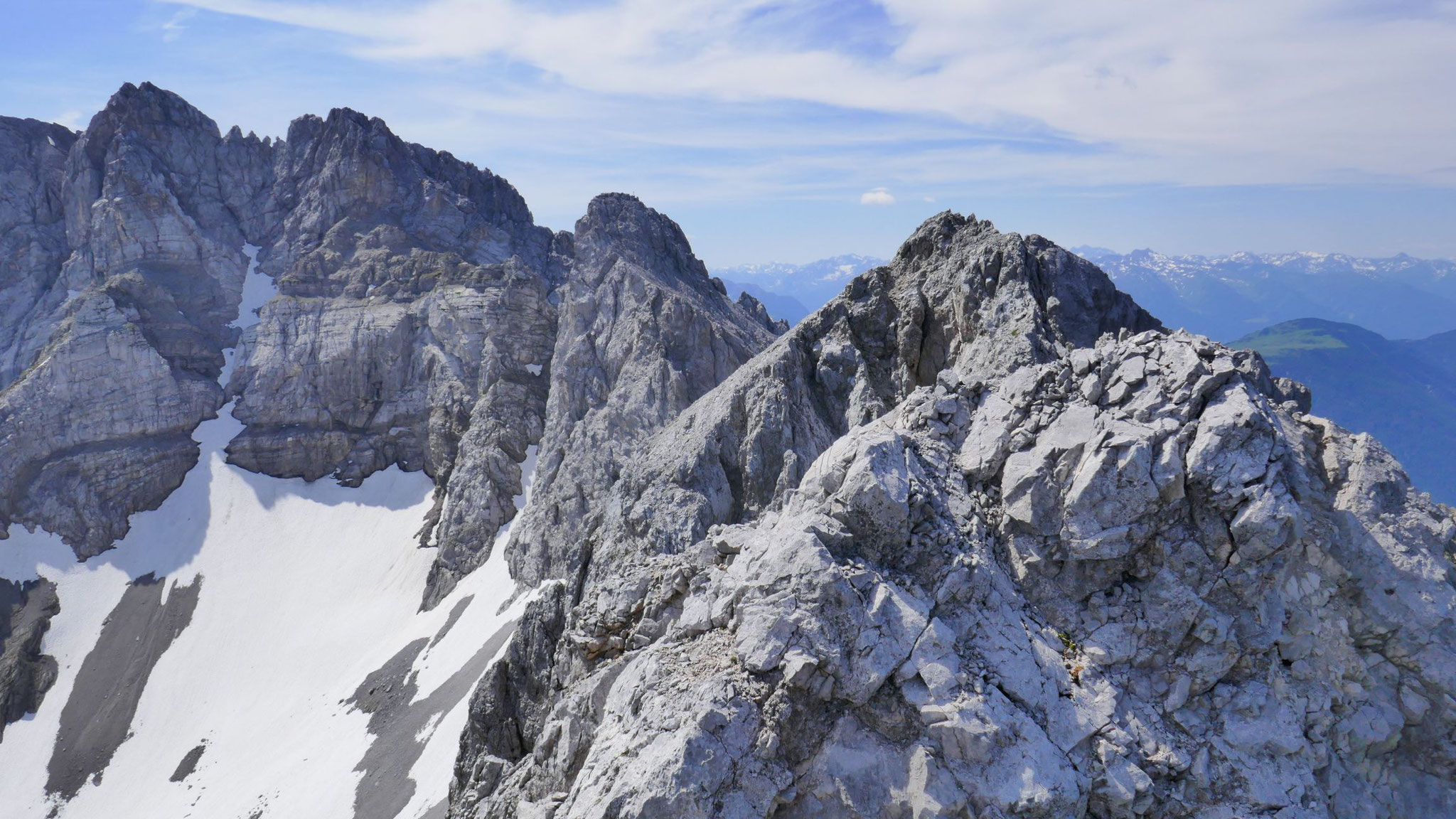 Hinüber zum Südgipfel (II), dahinter Marienbergspitzen und links der Grünstein