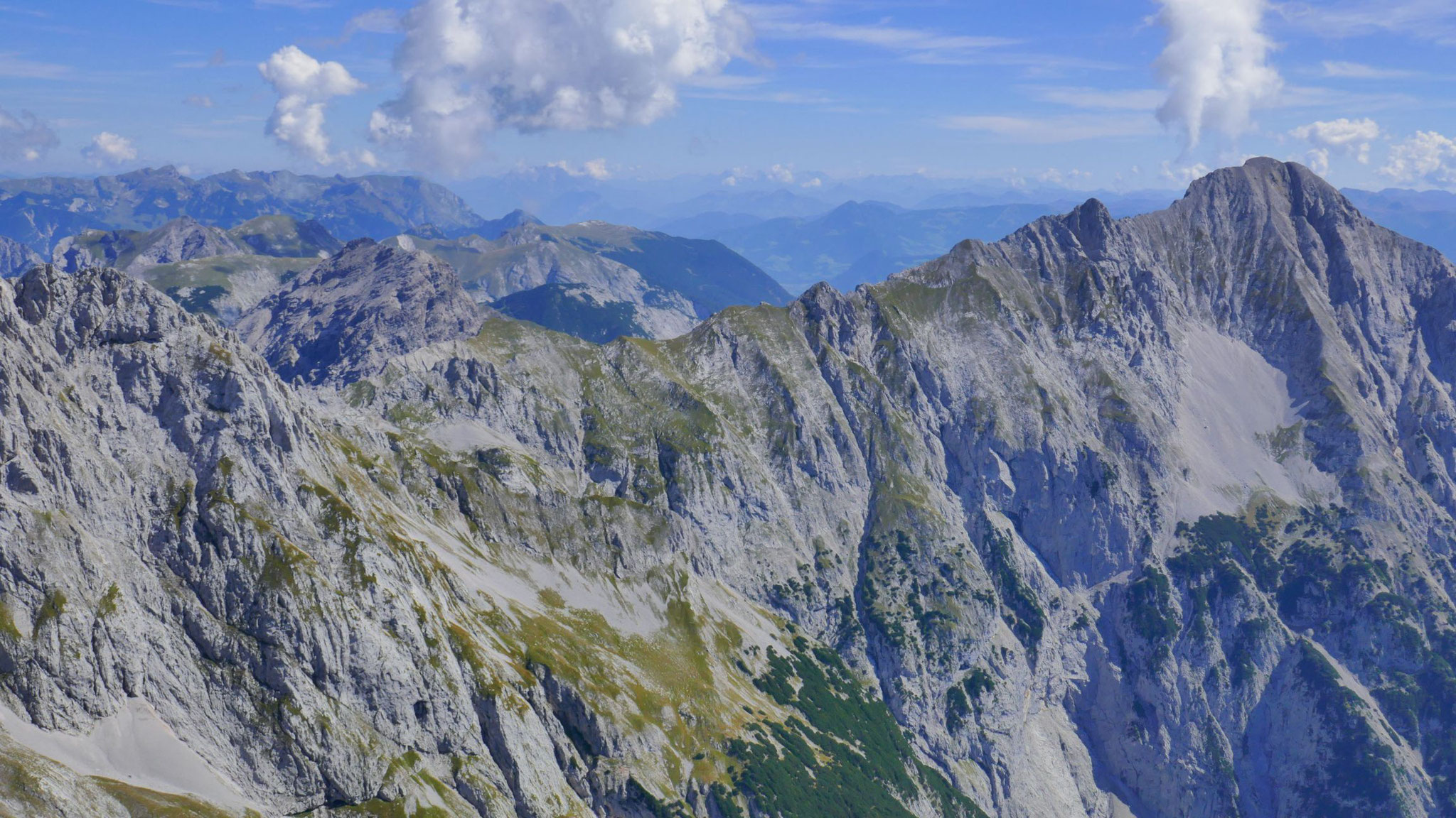 Hochnissl mit seinem langen Nordostgrat mit Steinkarl- und Rotwandlspitze