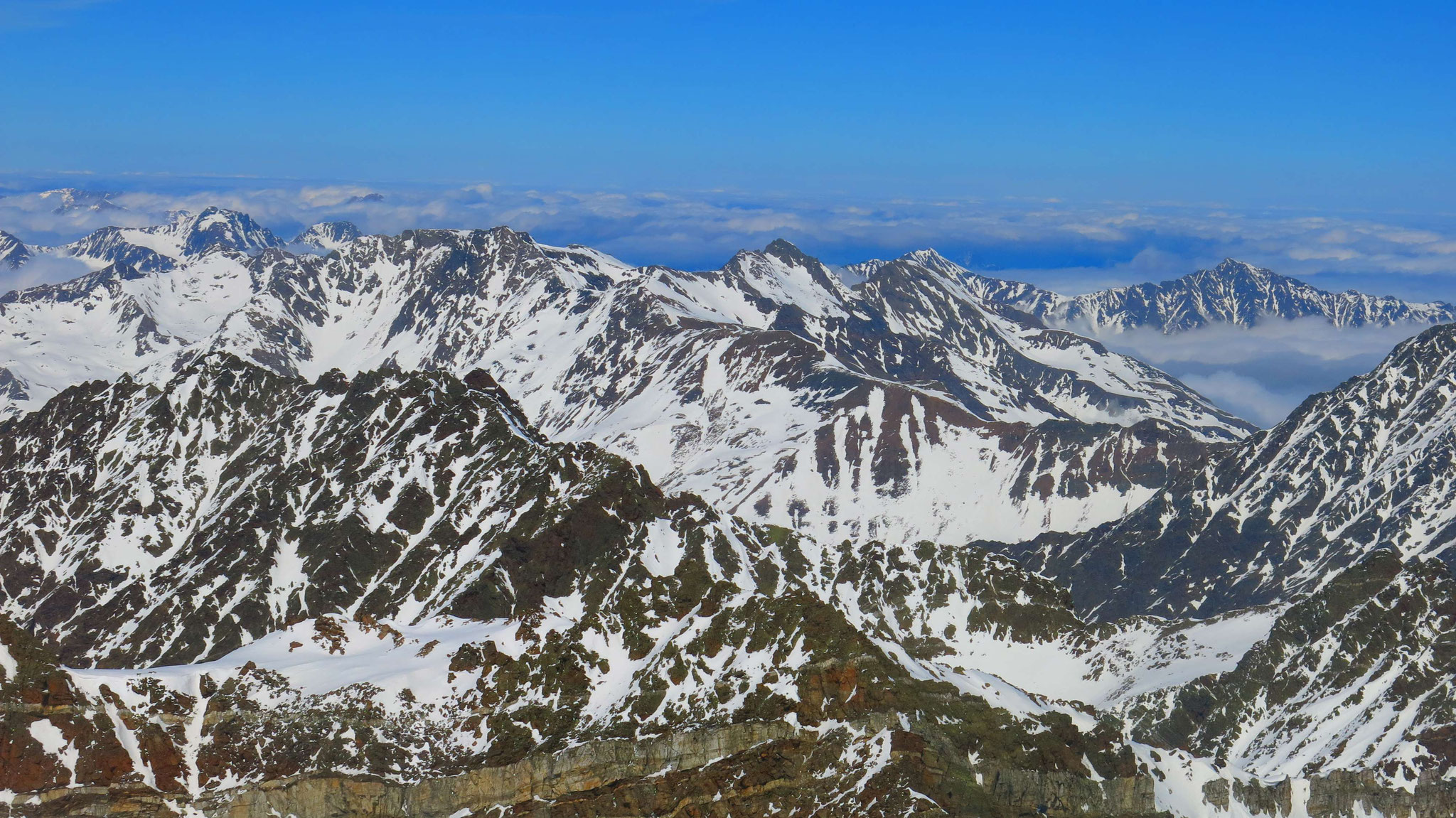 Dunkle Sellrainer Berge mit Rietzer Grieskogel, Zwieselbacher Rosskogel und Peiderspitze