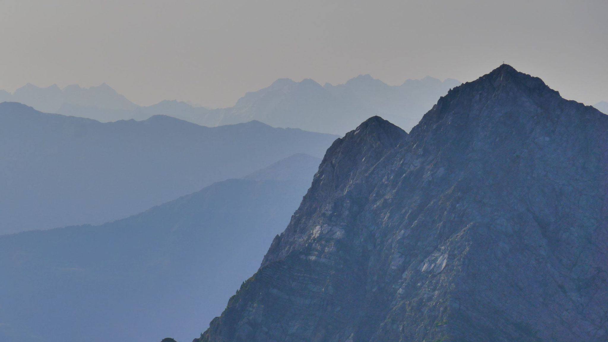 Tuxer und Zillertaler Alpen hinter Fiechter- und Mittagsspitze