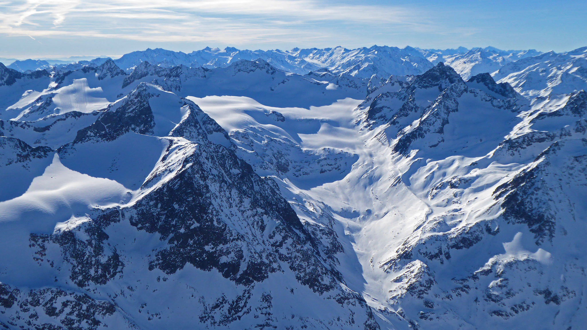 Nach Süden: Sulztalferner, Alpenhauptkamm, rechts die südlichen Ötztaler