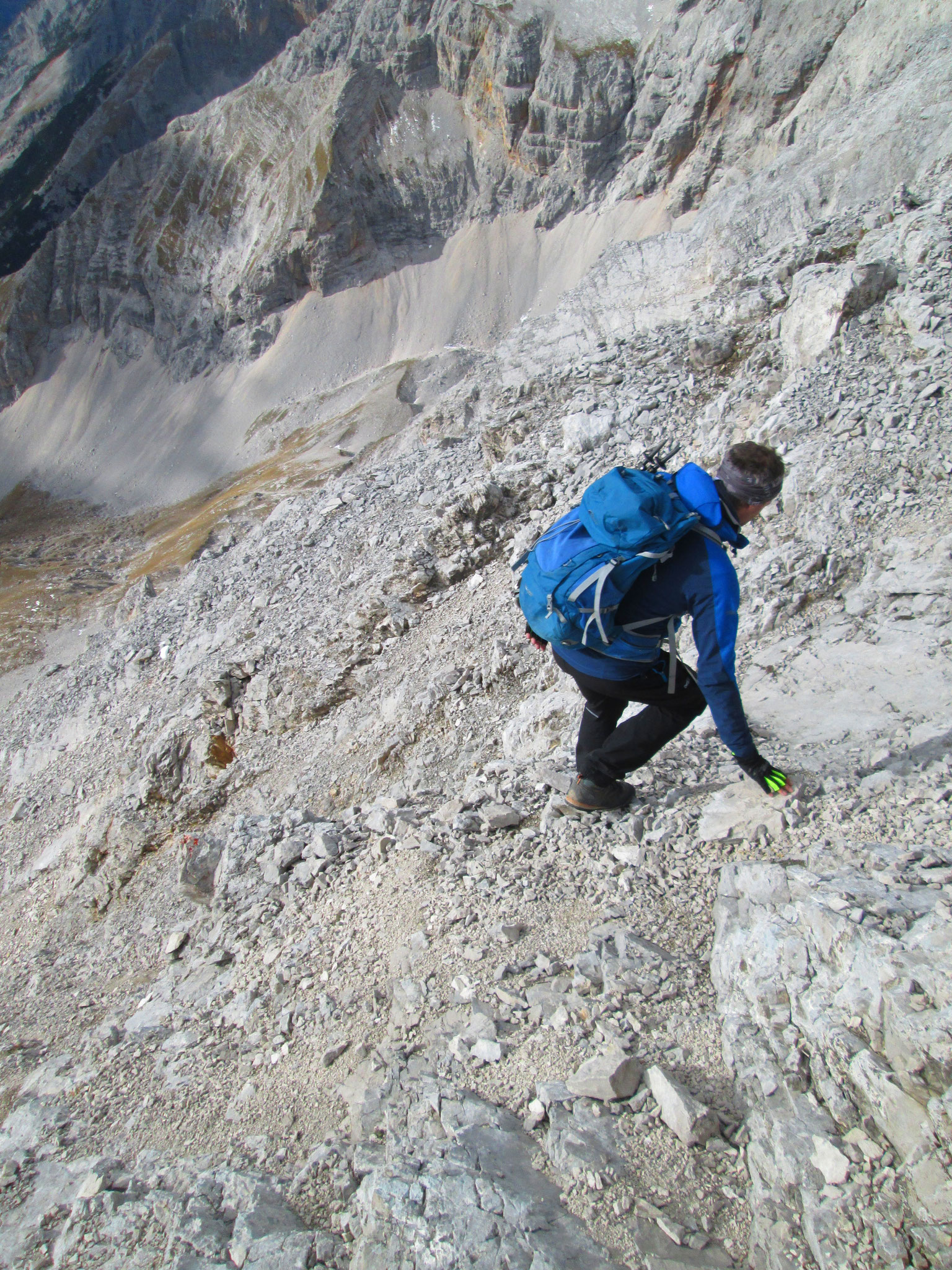 Nach einem kurzen Plausch und ausgiebigem Karwendel-Studium ging es wieder bergab...