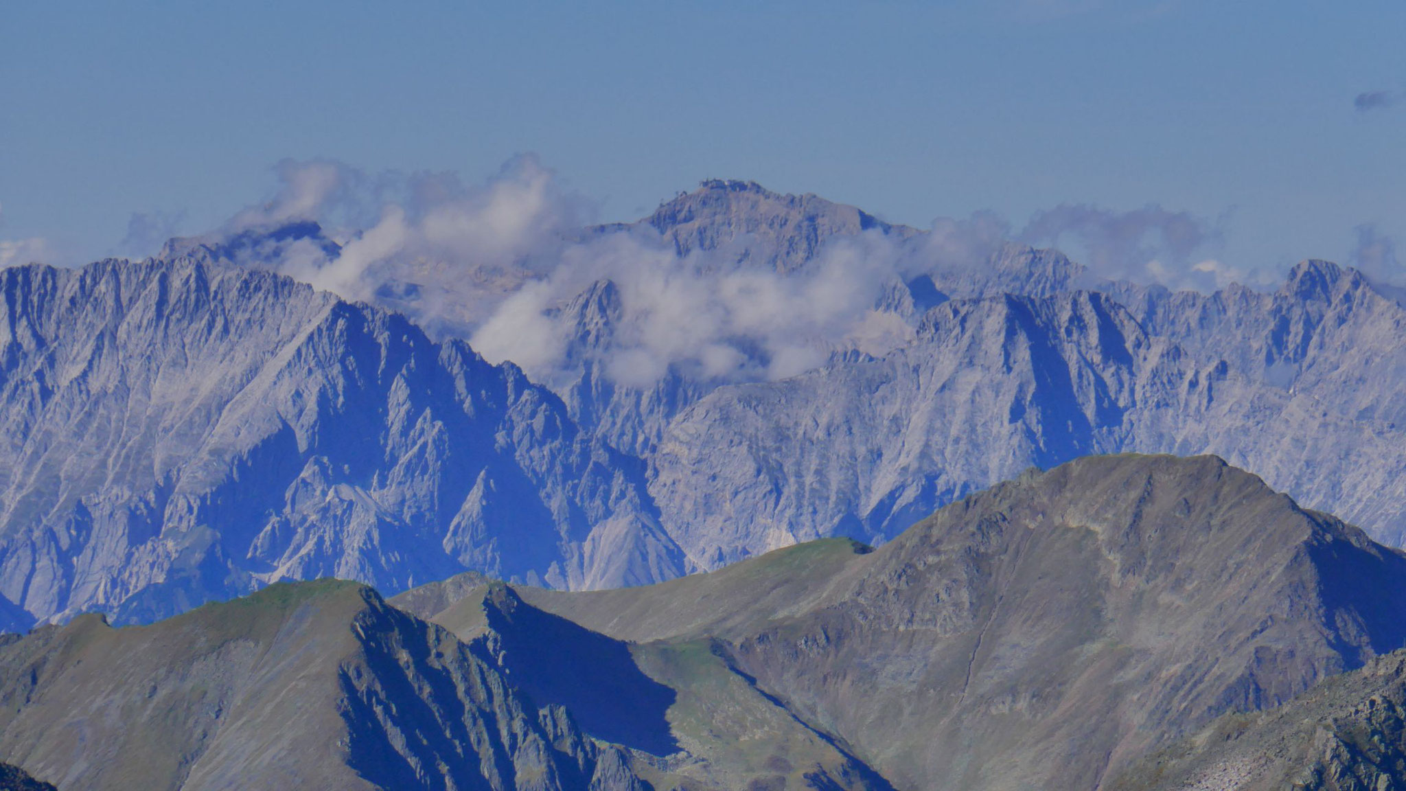 Zugspitze, rechts im Vordergrund Mitterzeigerkopf