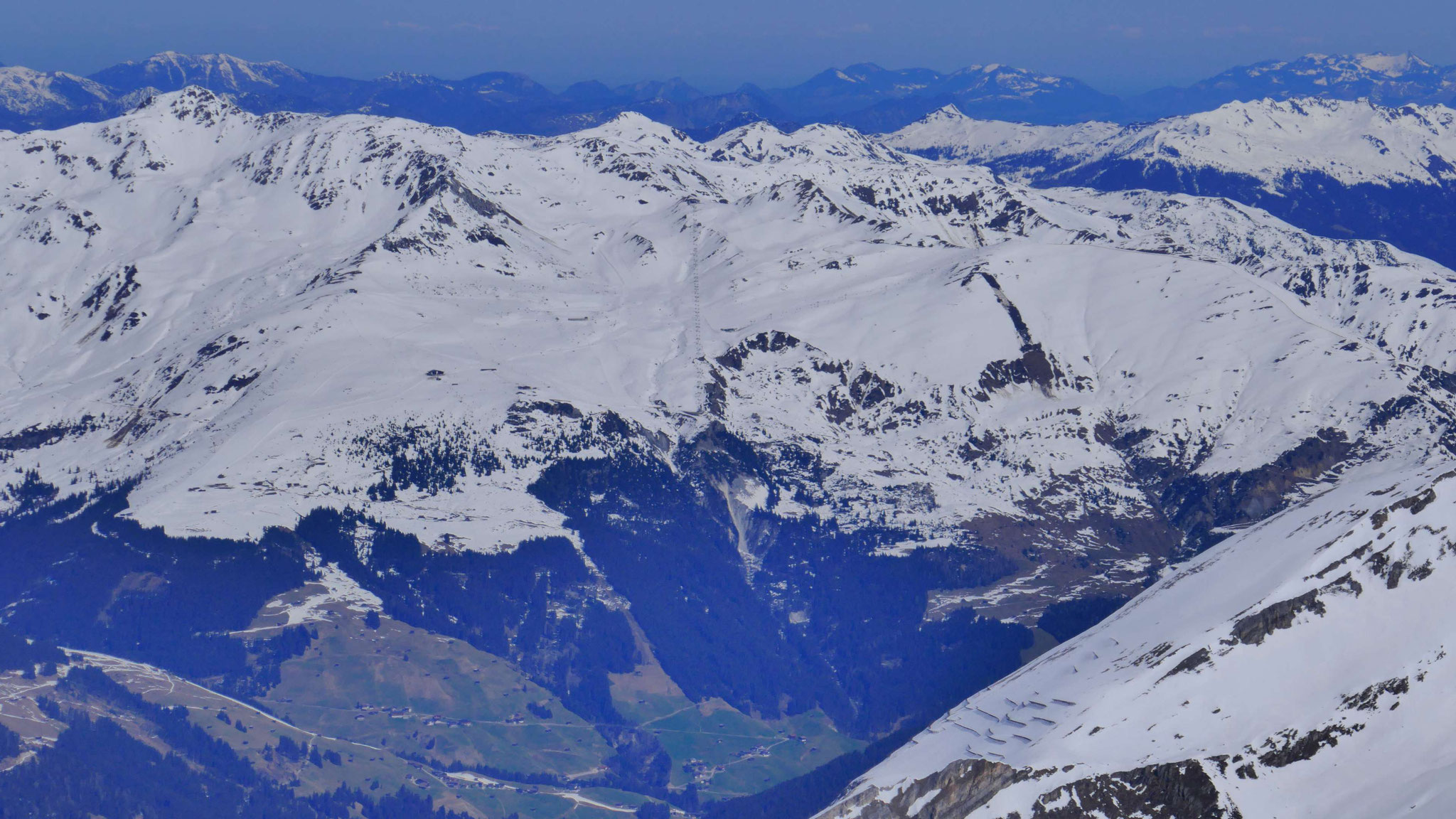 Links Rastkogel, rechts Skigebiet Mayrhofen-Penken