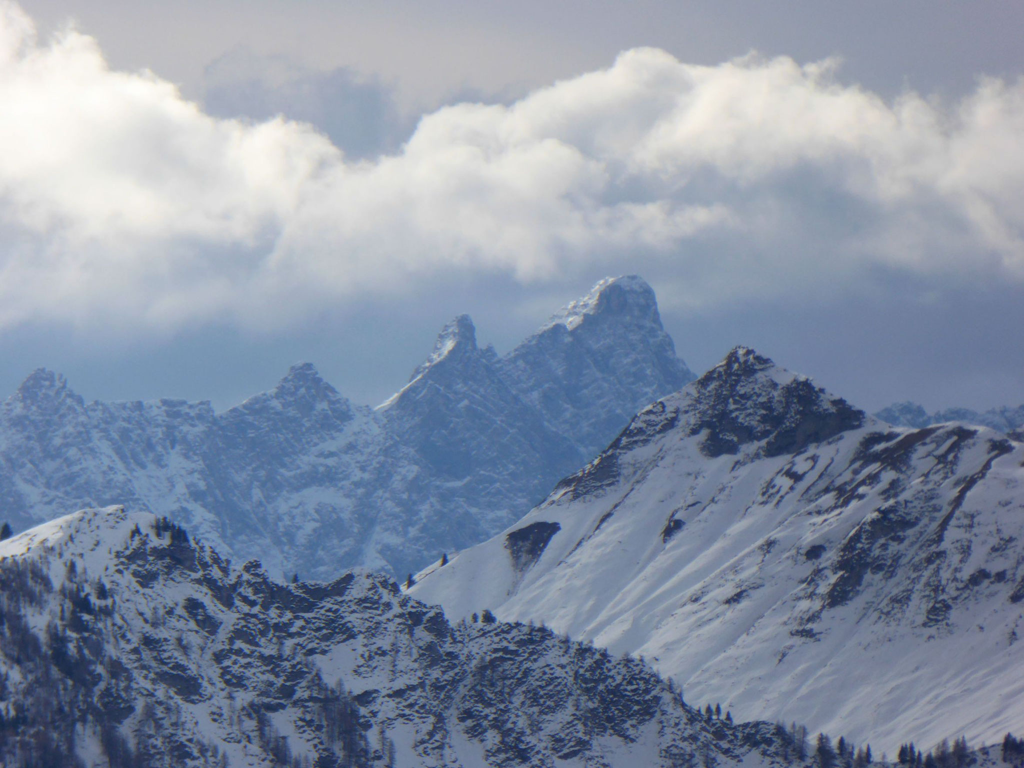 Rether Kopf vor Sonnenspitze, links der Turm der Bockkarspitze