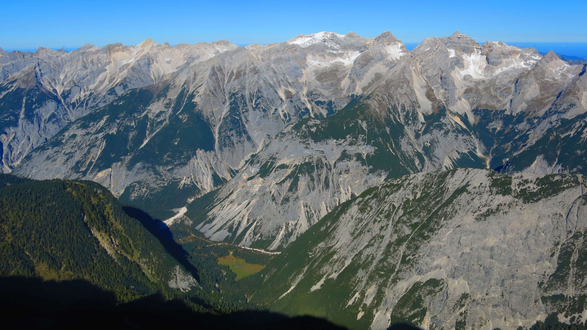 Hinterautal mit den höchsten Karwendelgipfeln