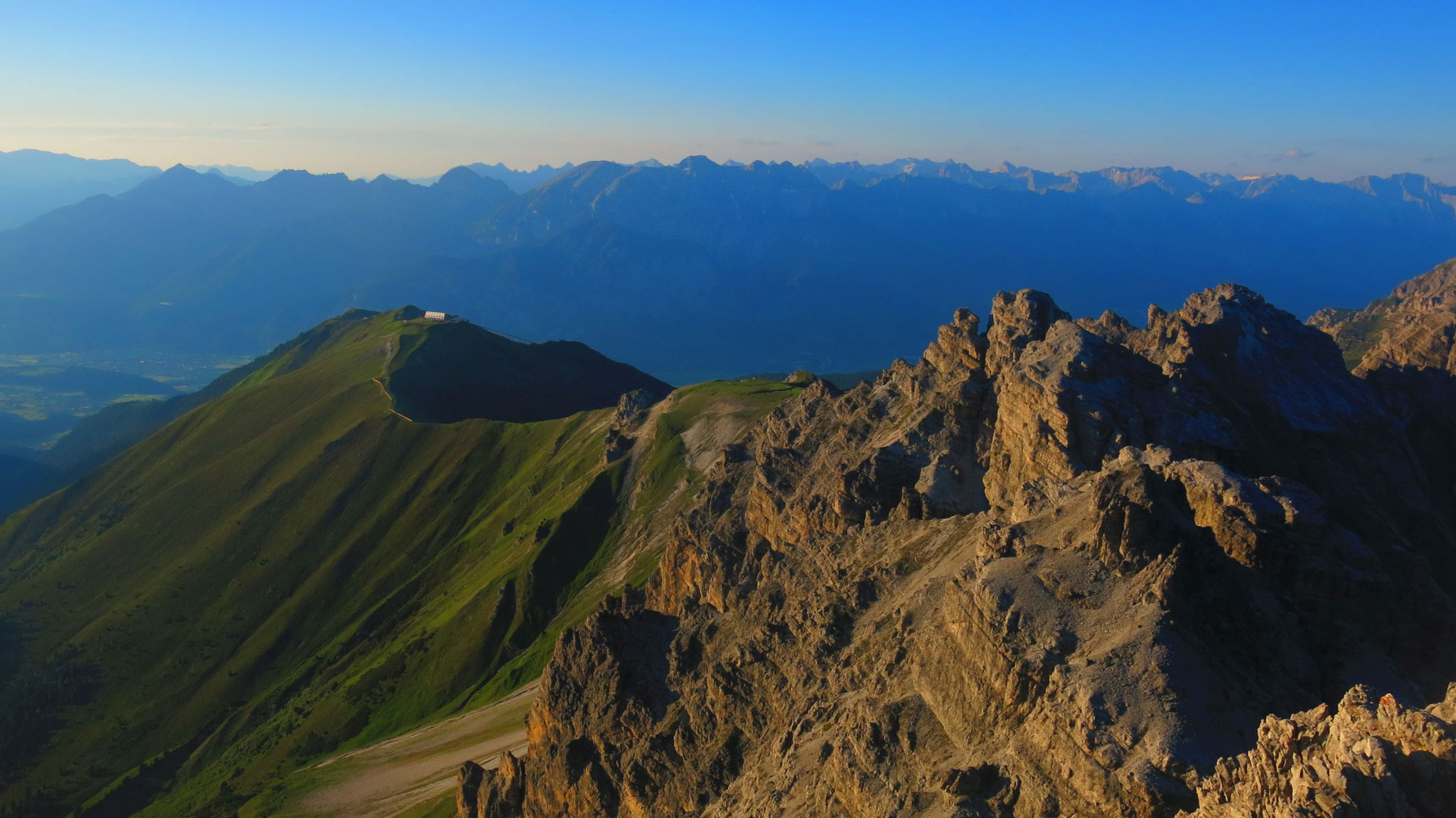 Hoadl und Hochtennspitze, davor Schlicker Zinnen