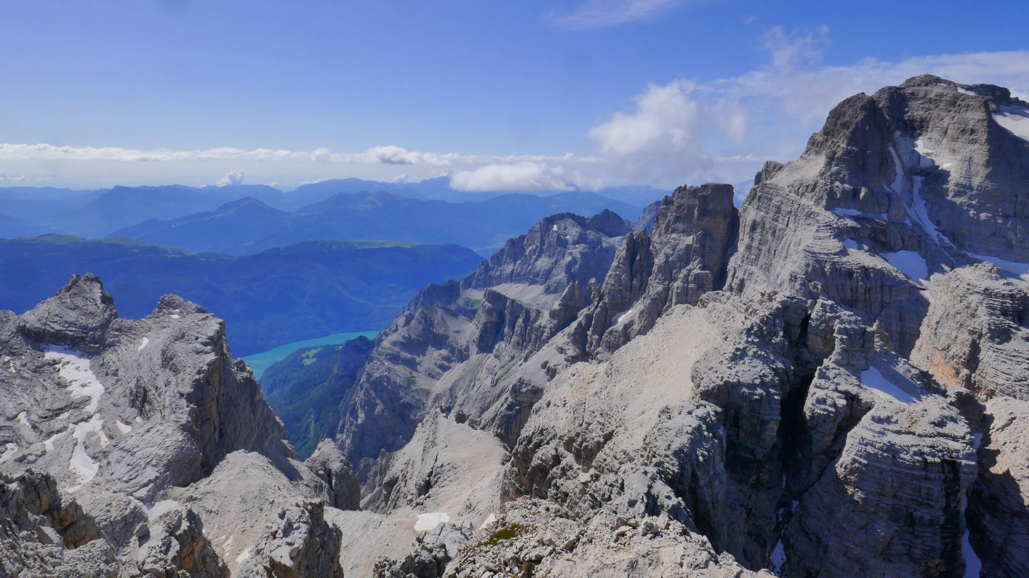 Ostflanken der Brenta, unten der Molveno-See