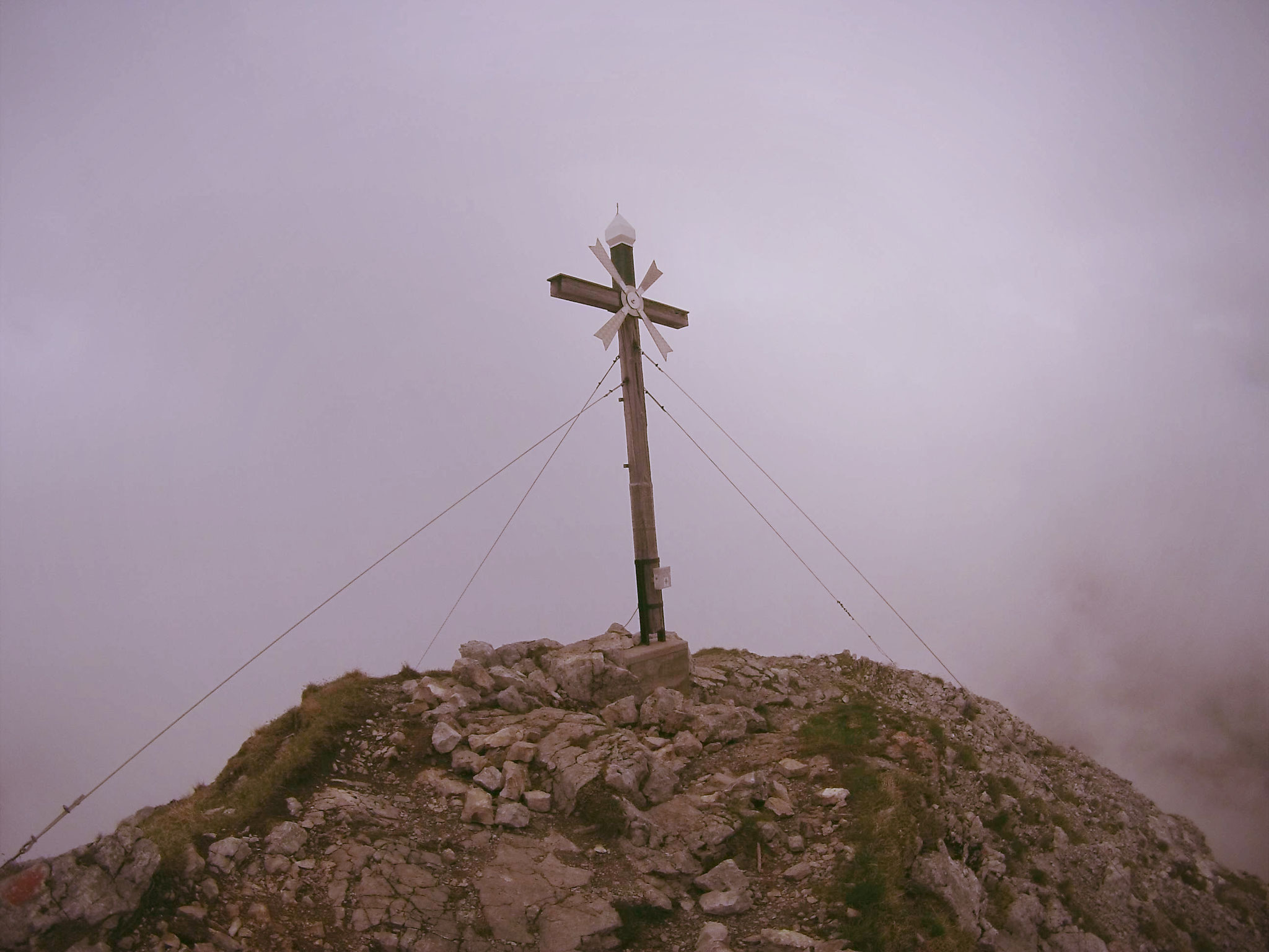 Das Gipfelkreuz des Daniel...