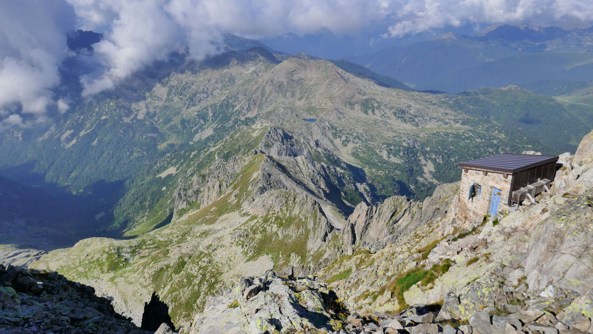 Biwakhütte und Socede-Grat