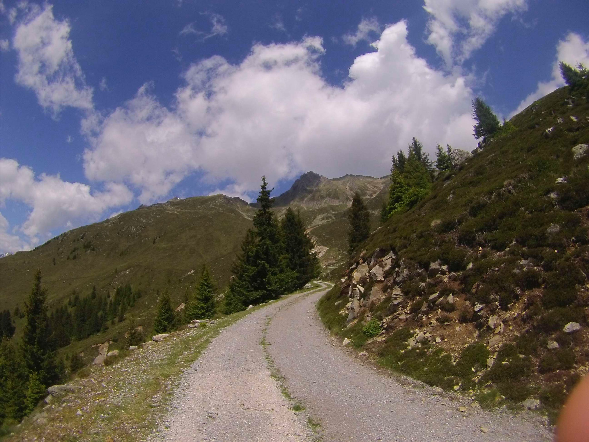 Nach dem Alblstal geht es flach dahin, ehe der steile Teil der Tour folgt...