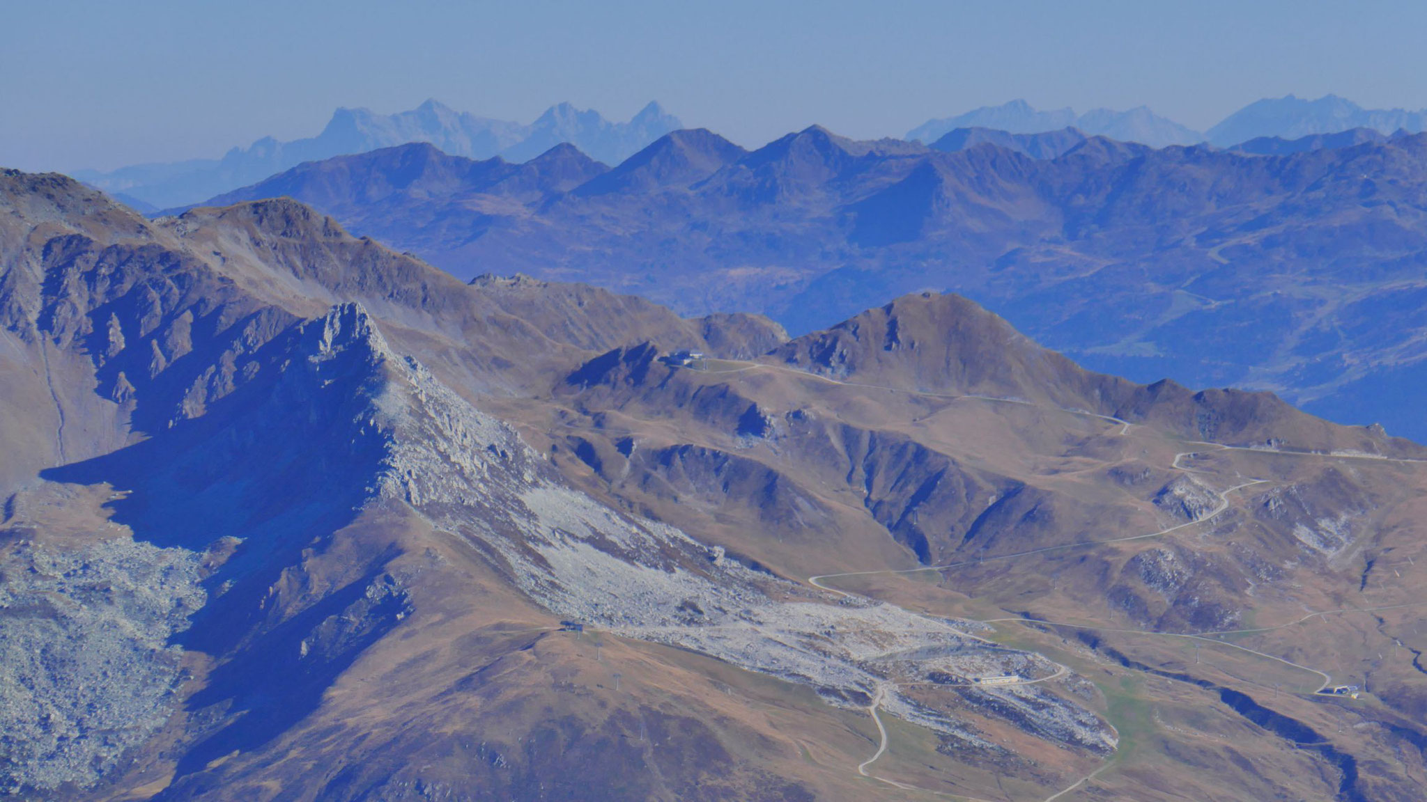 Graue Spitze nahe dem Skigebiet Mayrhofen, am Horizont Loferer Steinberge und Watzmann