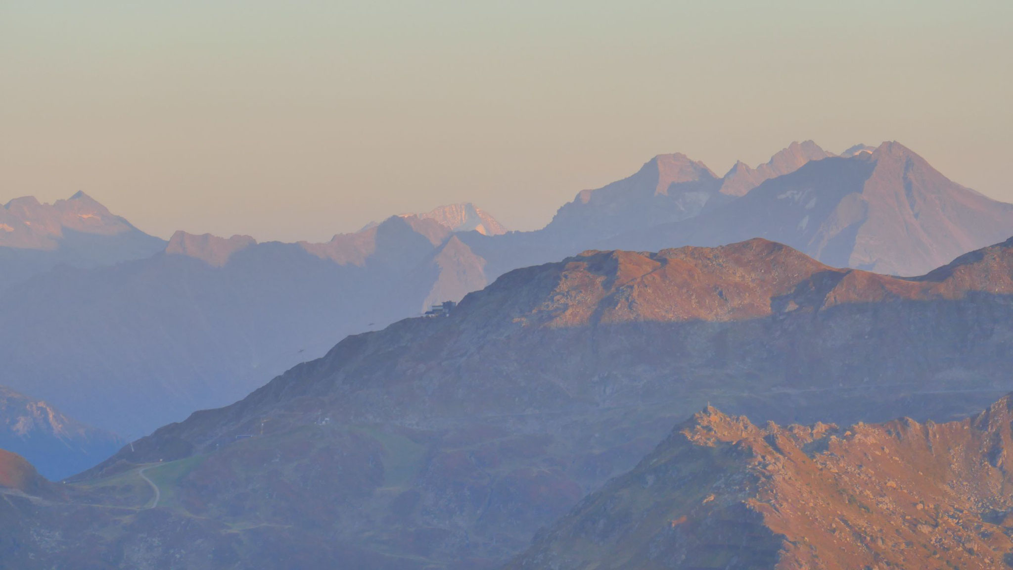 Grundschartner, ganz im Hintergrund der Hochgall in der Rieserfernergruppe