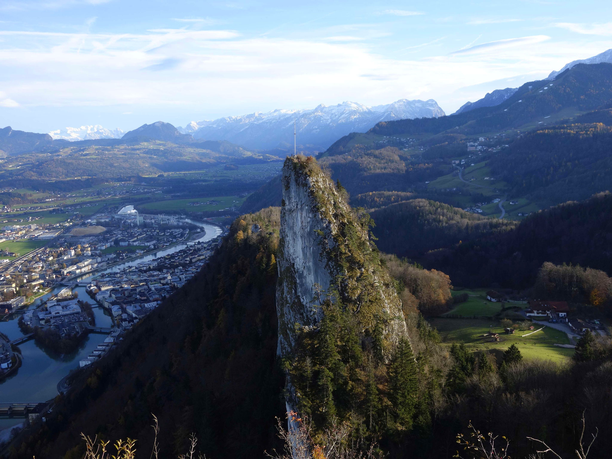 ...und auf den Kleinen Barmstein mit seinem markanten Maibaum...