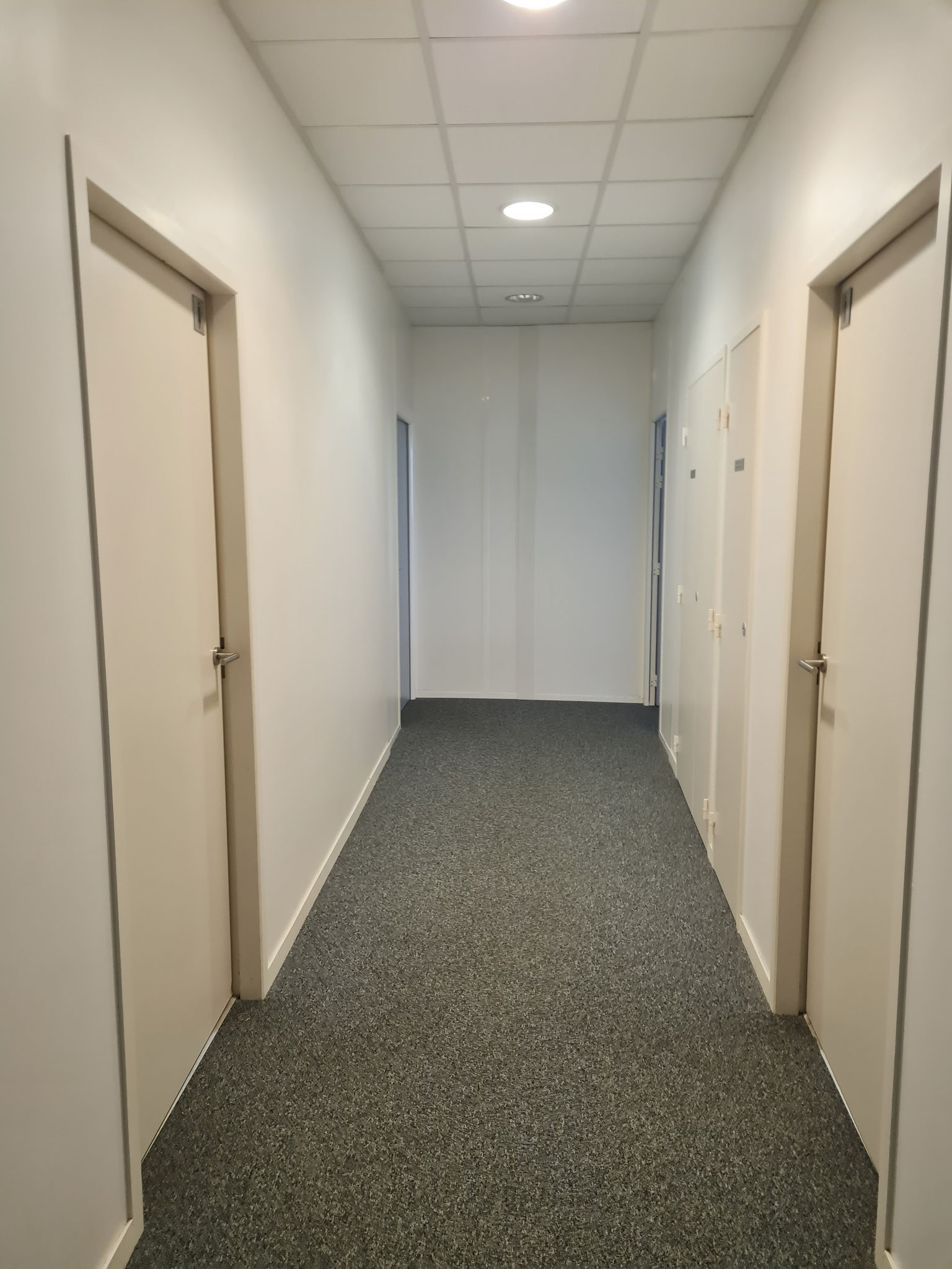 Décloisonnement dans le couloir