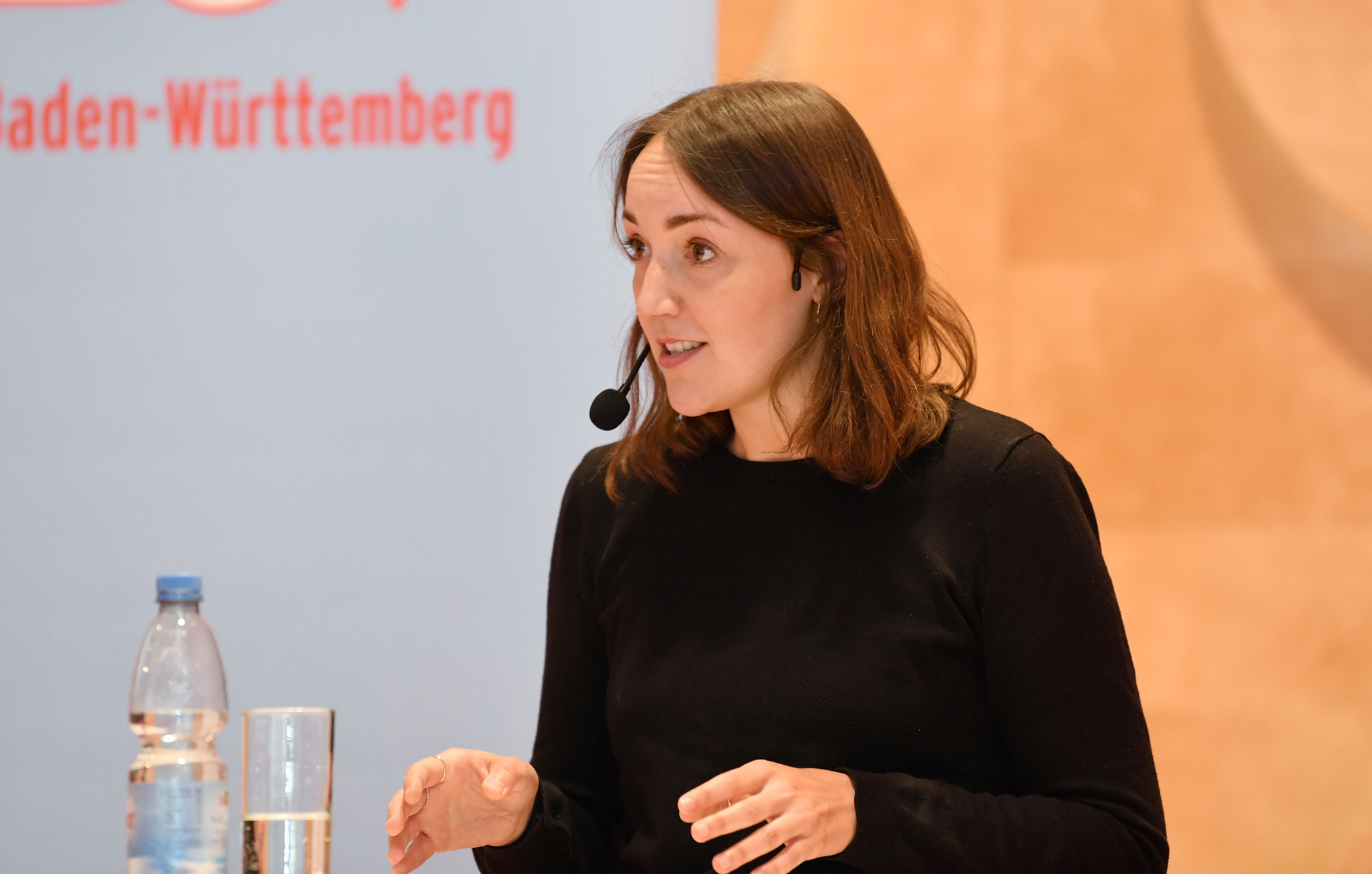 Empathisch: Chantal Busse liest aus Clara Mencks Texten