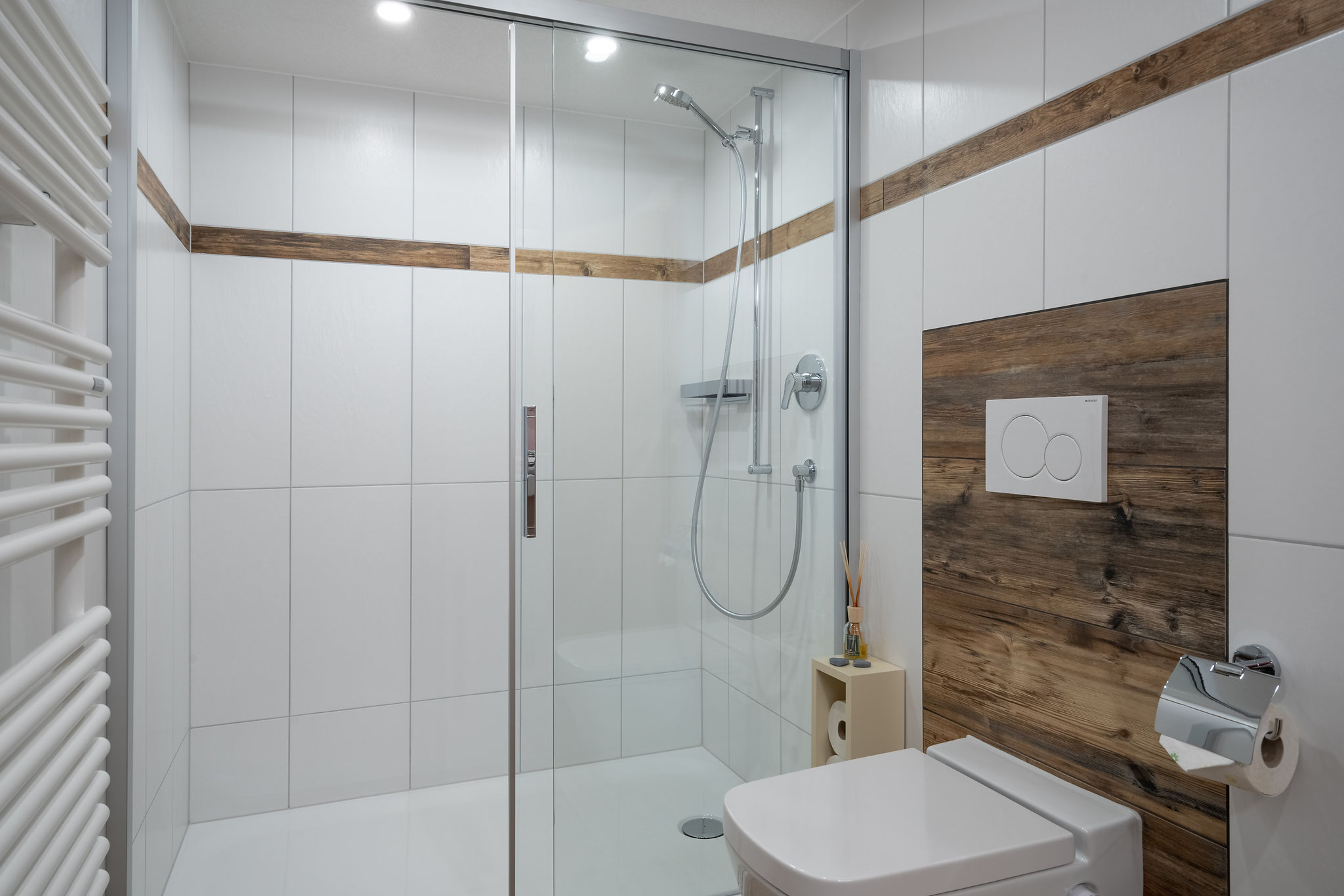 Badezimmer mit Dusche - neu Februar 2019
