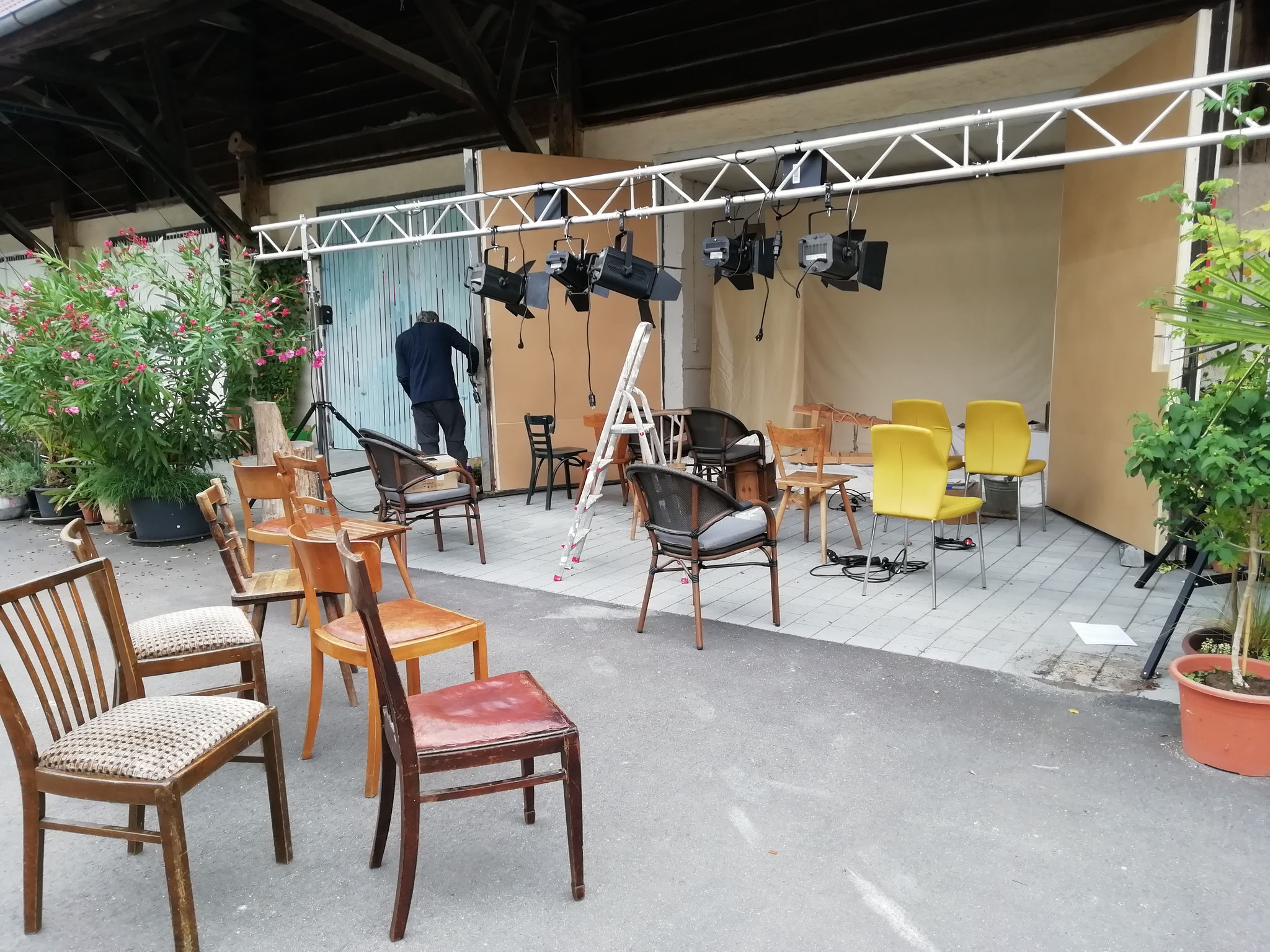 Zwischendurch spielen wir Camille Claudel vor dem unfertig ausgebauten Atelier als Open Air
