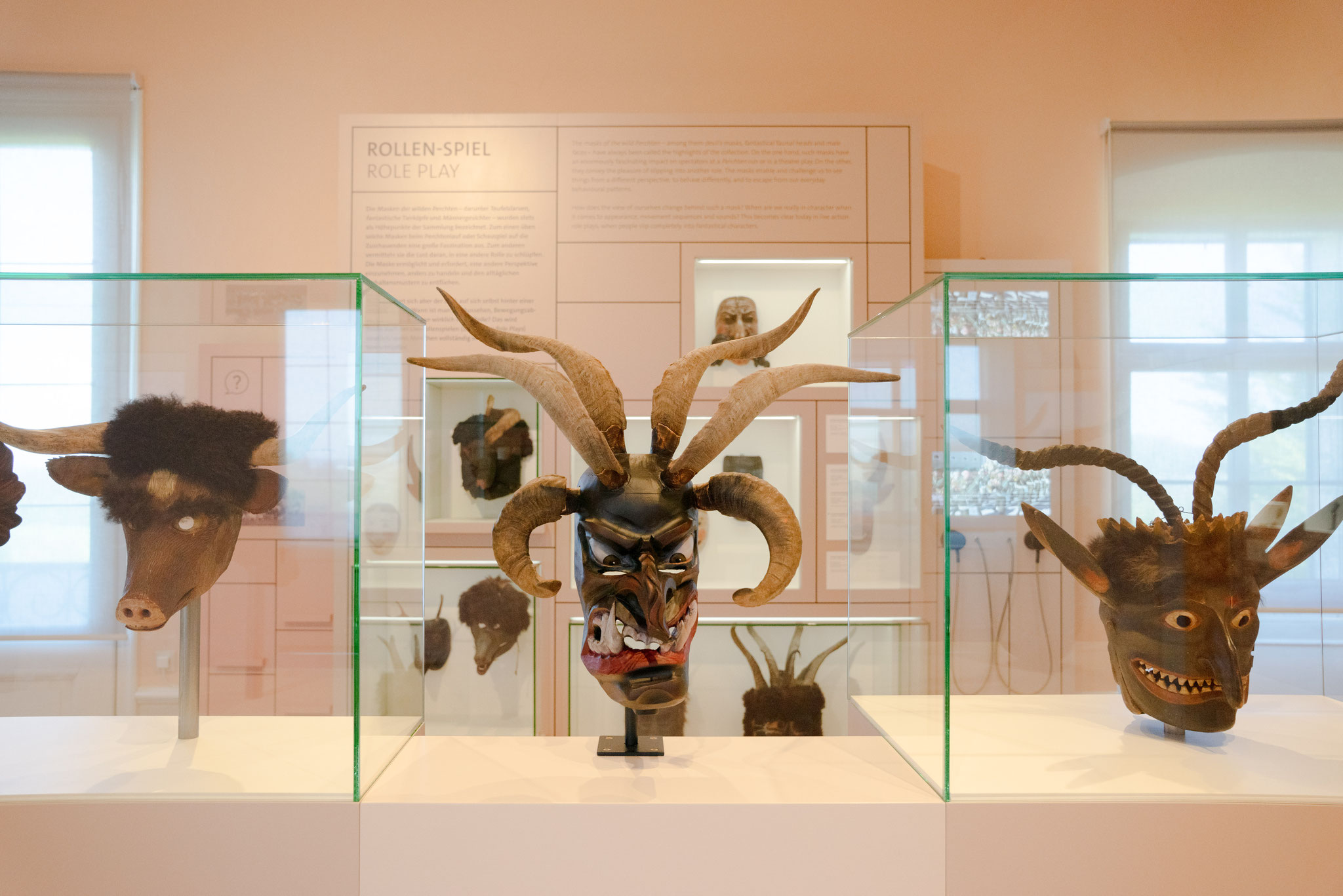 Volkskunde Museum Ausstellungsansicht Masken, Trachten, Kultobjekte © Salzburg Museum/Maurice Rigaud