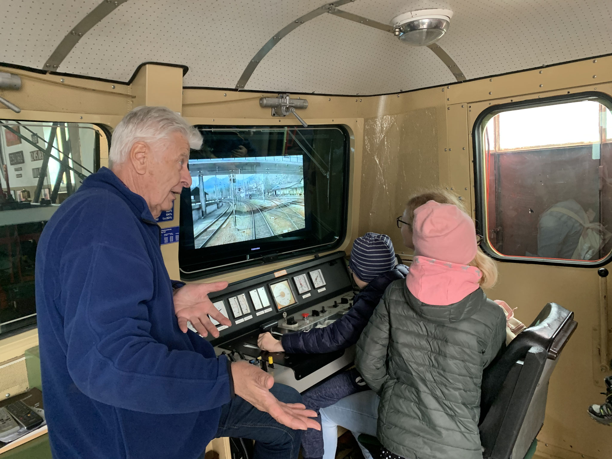 Das Museum Tauernbahn in Schwarzach begeisterte kleine und große Kinder mit dem eigenen Loksimulator und konnte am Sonntag mit über 200 Gästen die meisten Besuche im Pongau verzeichnen. © Museum Tauernbahn 