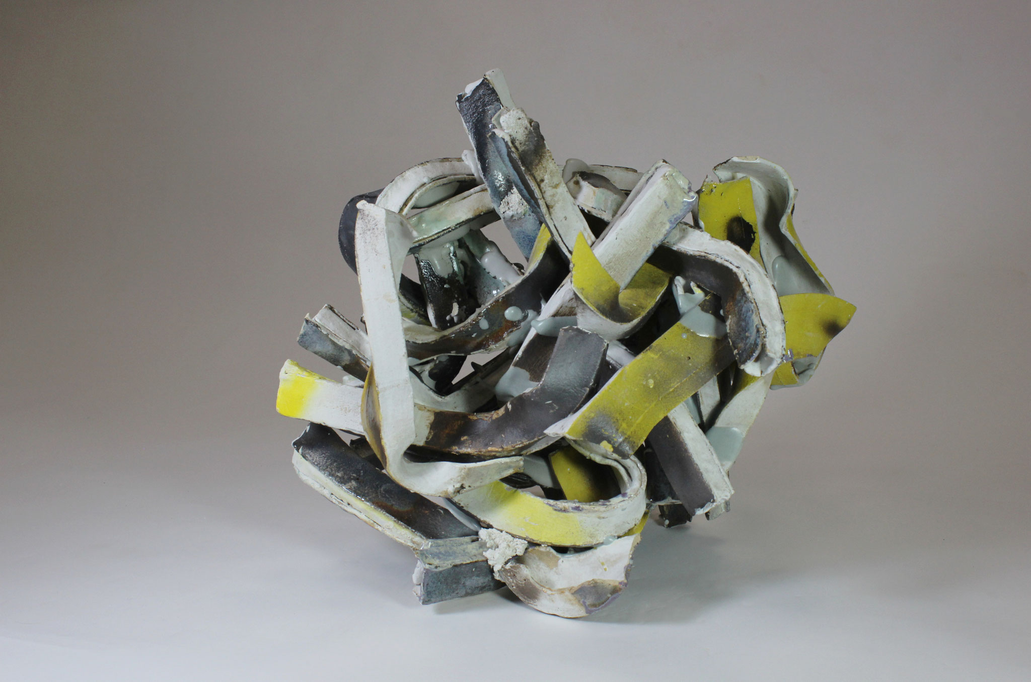 Pra que motel, 2025 - grès, faïence, engobe, émail - H55 X L35 X P45 cm - cuisson réductrice au gaz