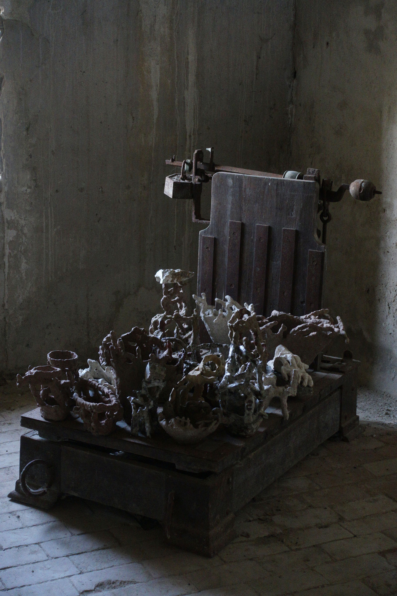 2 - Sans titre, installation parcours d'art Sillon @enzobosseceramique