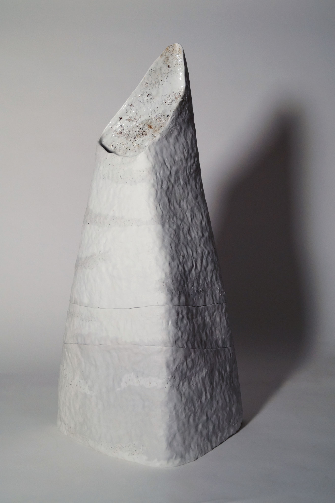Triptyque fermé, porcelaine, granite et émail - haut: 75cm larg: 40cm - cuisson réductrice 1280°C